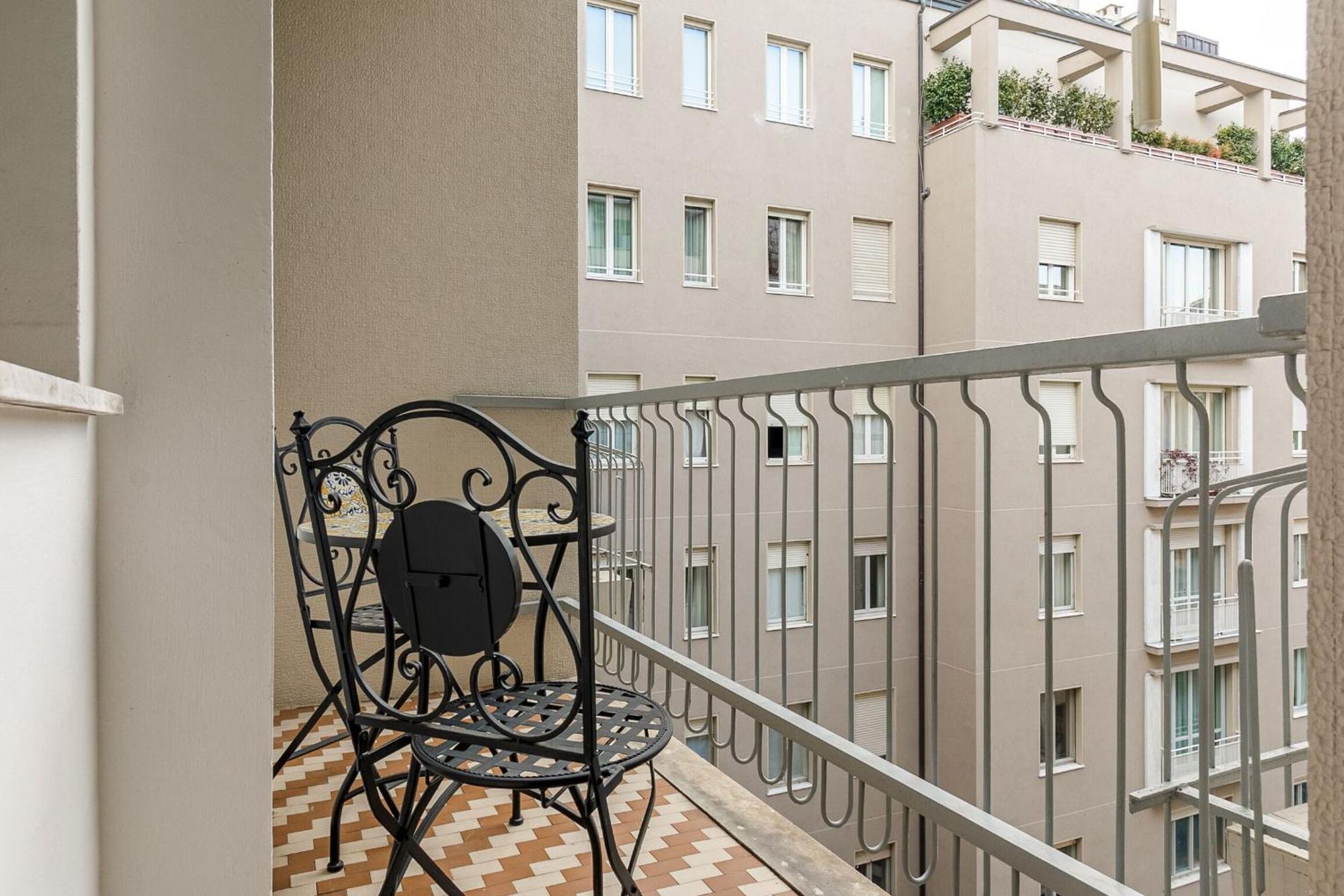 Appartamento 1br Uberto Visconti Di Modrone A With Balcony In Milano
