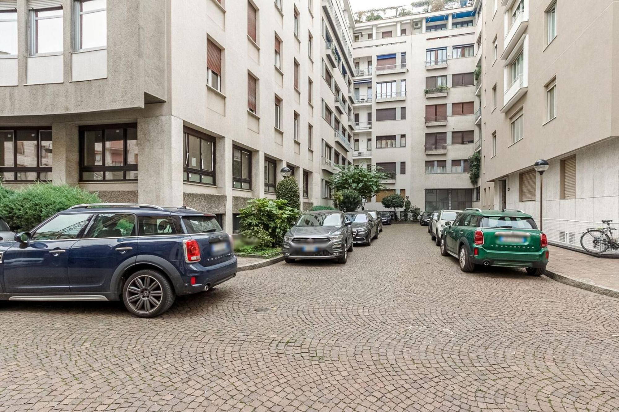 1br Uberto Visconti Di Modrone A With Balcony In Milano