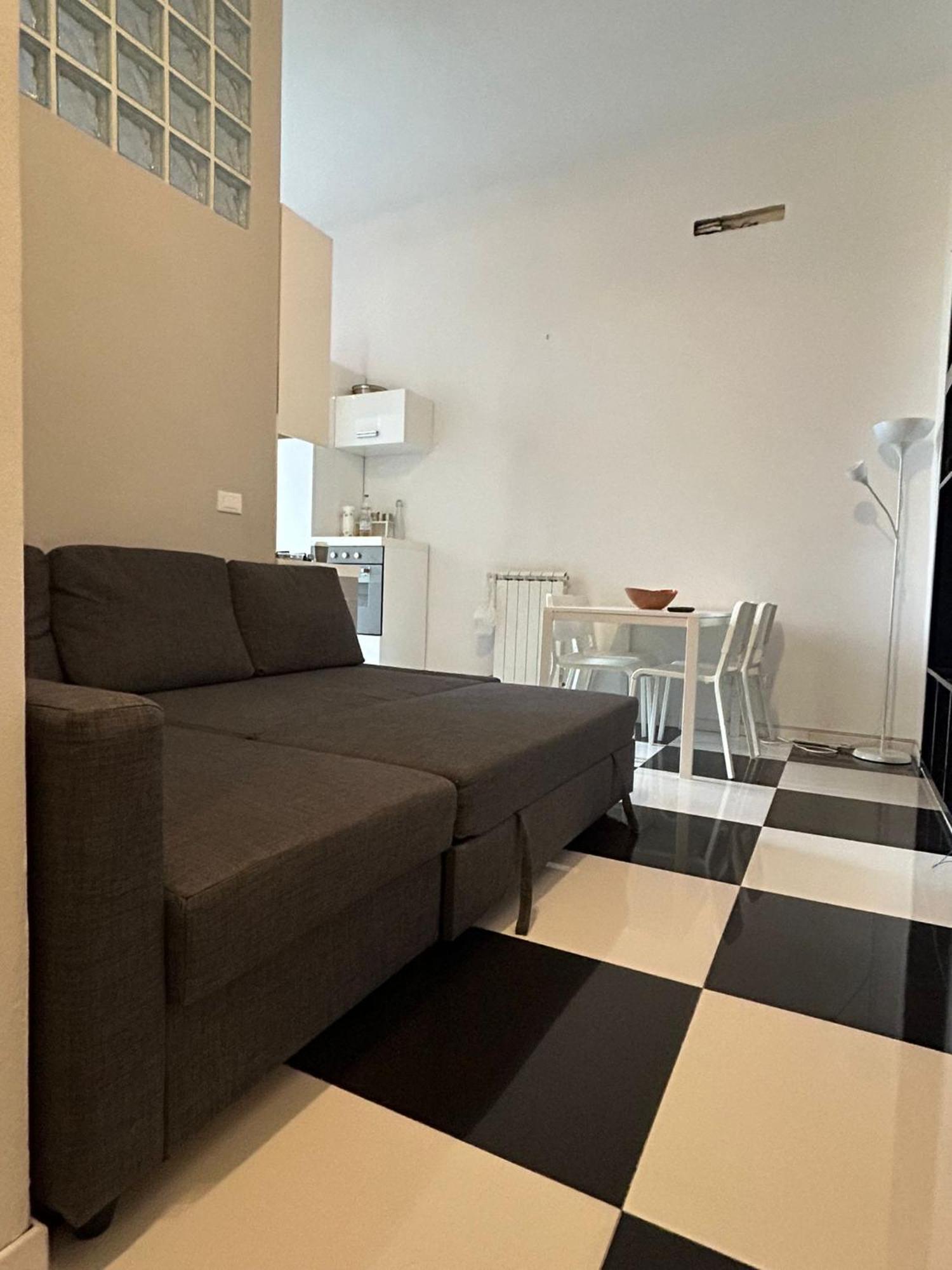 Ampio Bilocale Sui Navigli Apartamento