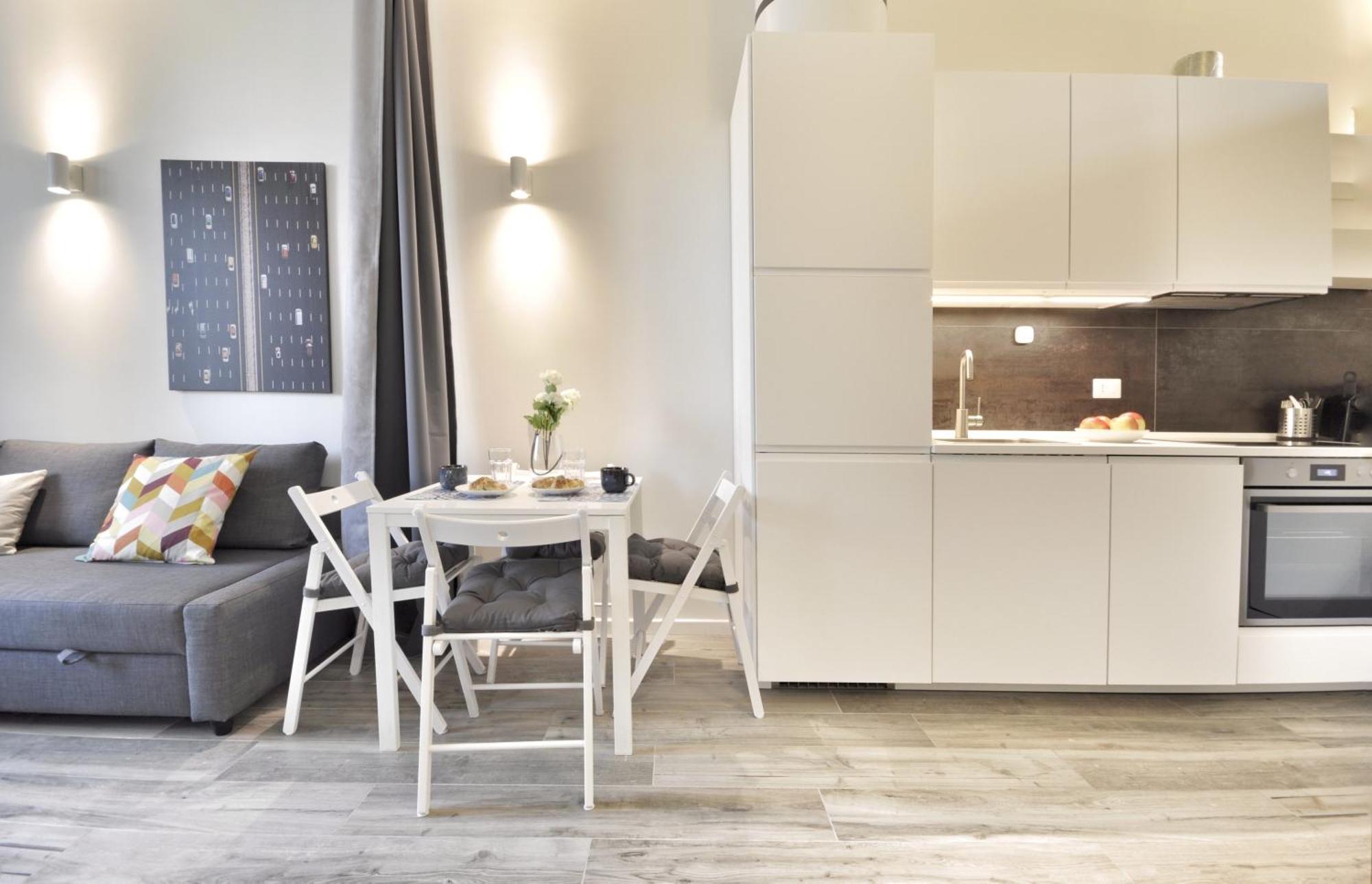 Ihost - Adriatico 6 Milan