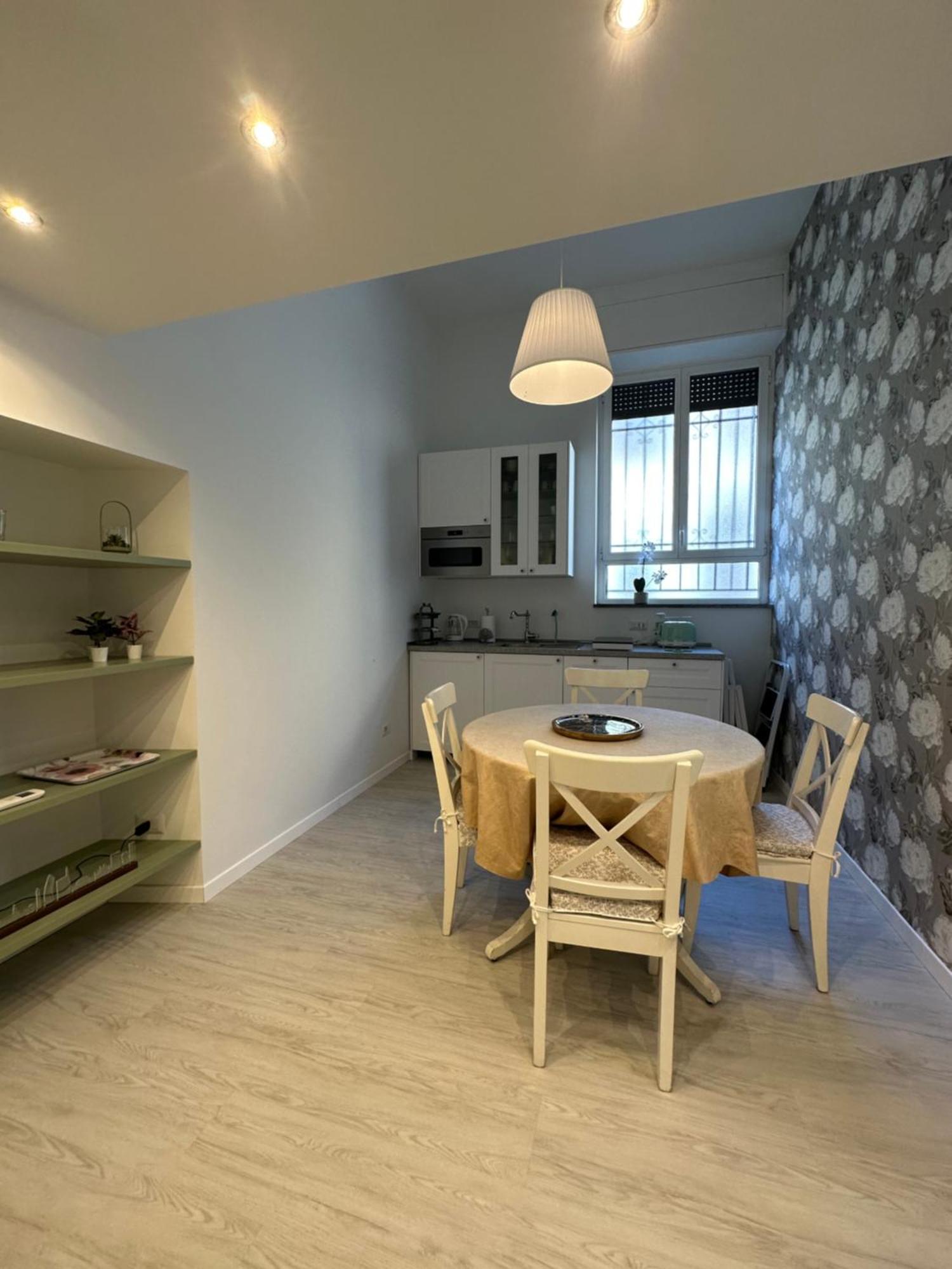 Flowers, A Cozy In Apartamento