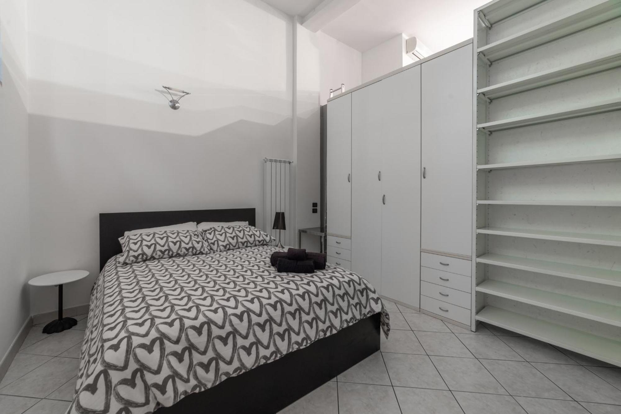Apartment Throat House
