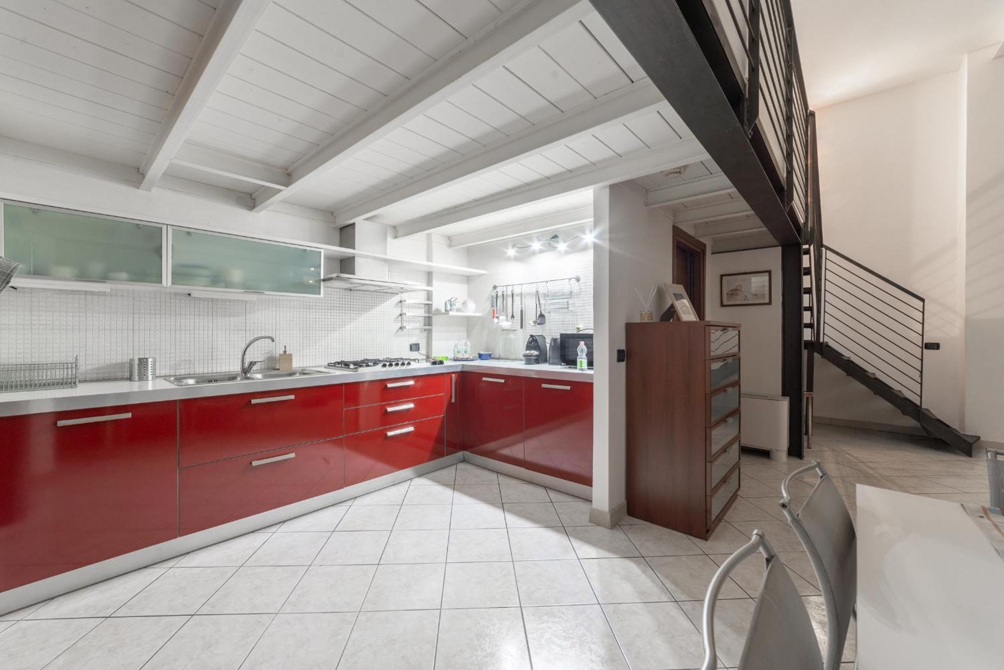 Apartment Throat House *