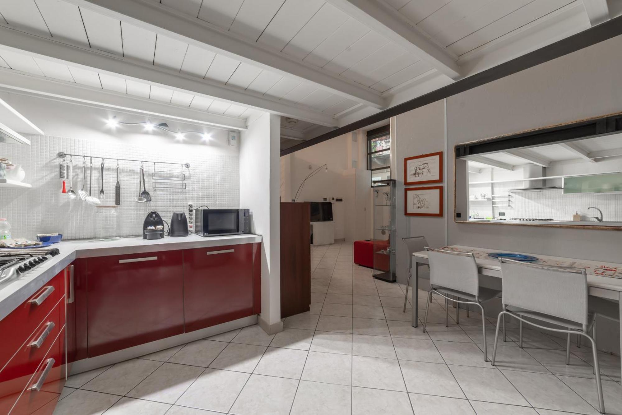 Apartment Throat House