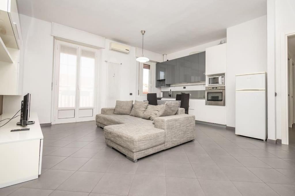Apartment Grazioso In Bicocca Con Ac E Wi-fi Milan