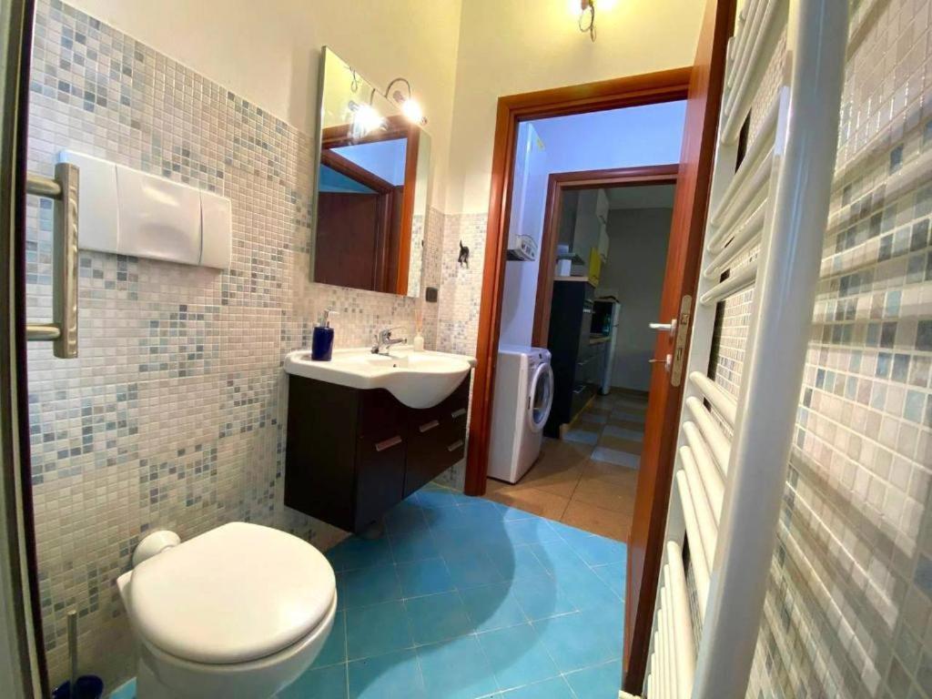 Apartment Conte Rosso House Con Terrazza In Coorte Tranquilla A Due Passi Da Stazione E Metropolitana Lambrate Milan