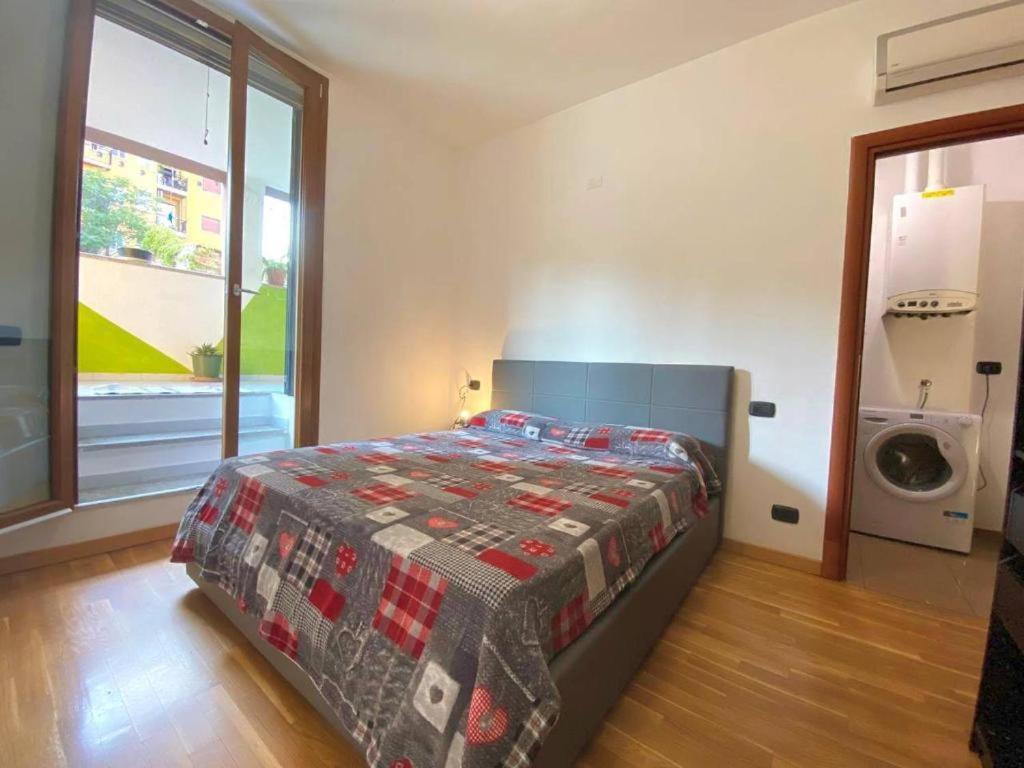 Conte Rosso House Con Terrazza In Coorte Tranquilla A Due Passi Da Stazione E Metropolitana Lambrate Appartamento