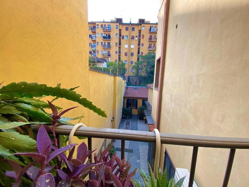 Conte Rosso House Con Terrazza In Coorte Tranquilla A Due Passi Da Stazione E Metropolitana Lambrate * Milan