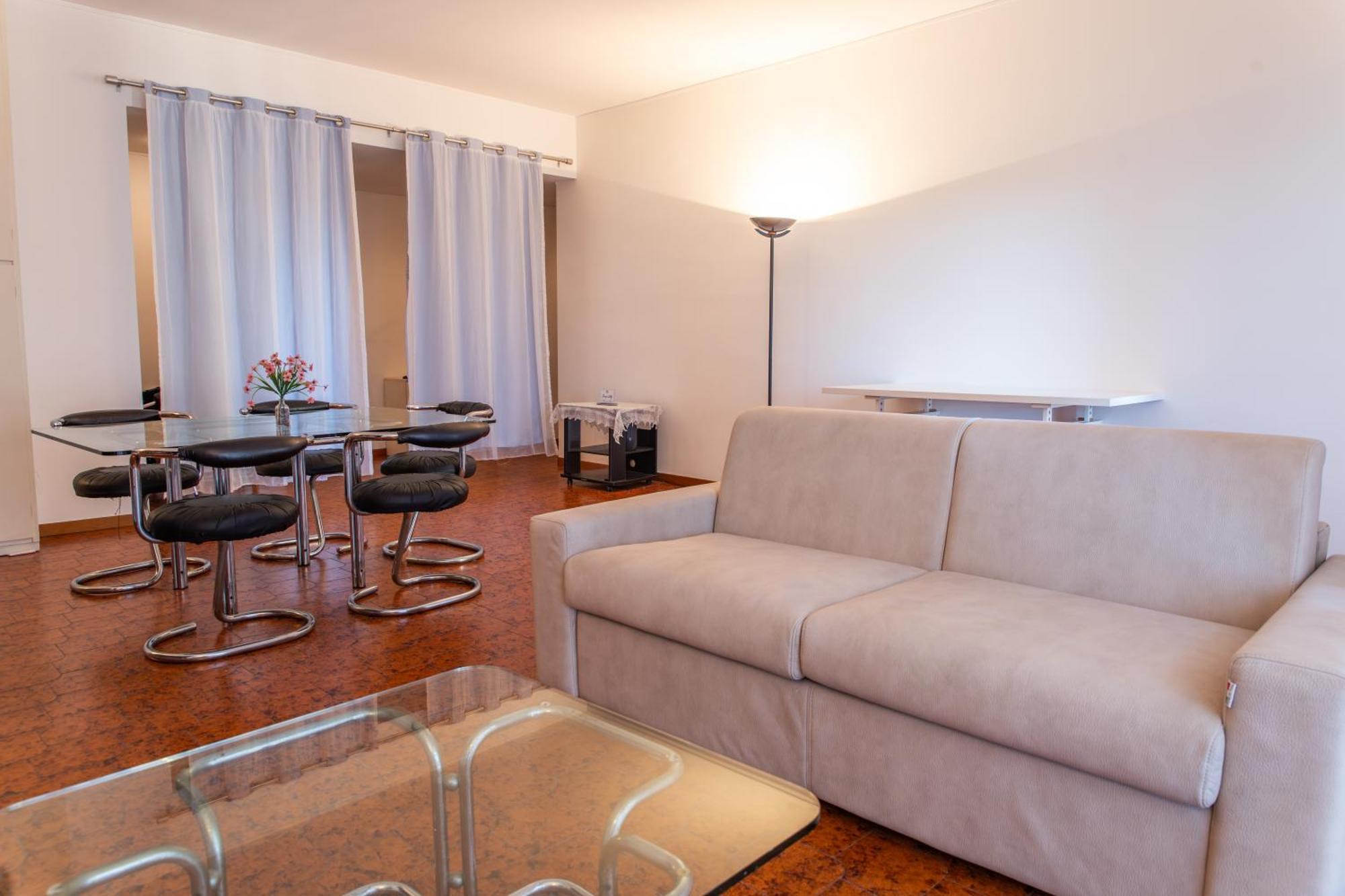 Apartamento Ampio Con Terrazzo, 3 E 2 Bagni A 2 Passi Dalla Metro