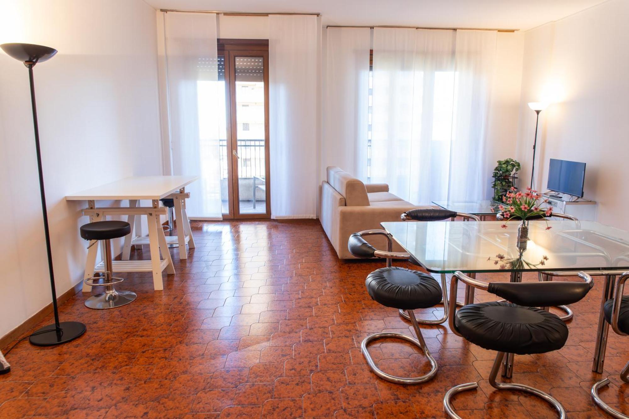 Apartamento Ampio Con Terrazzo, 3 E 2 Bagni A 2 Passi Dalla Metro *