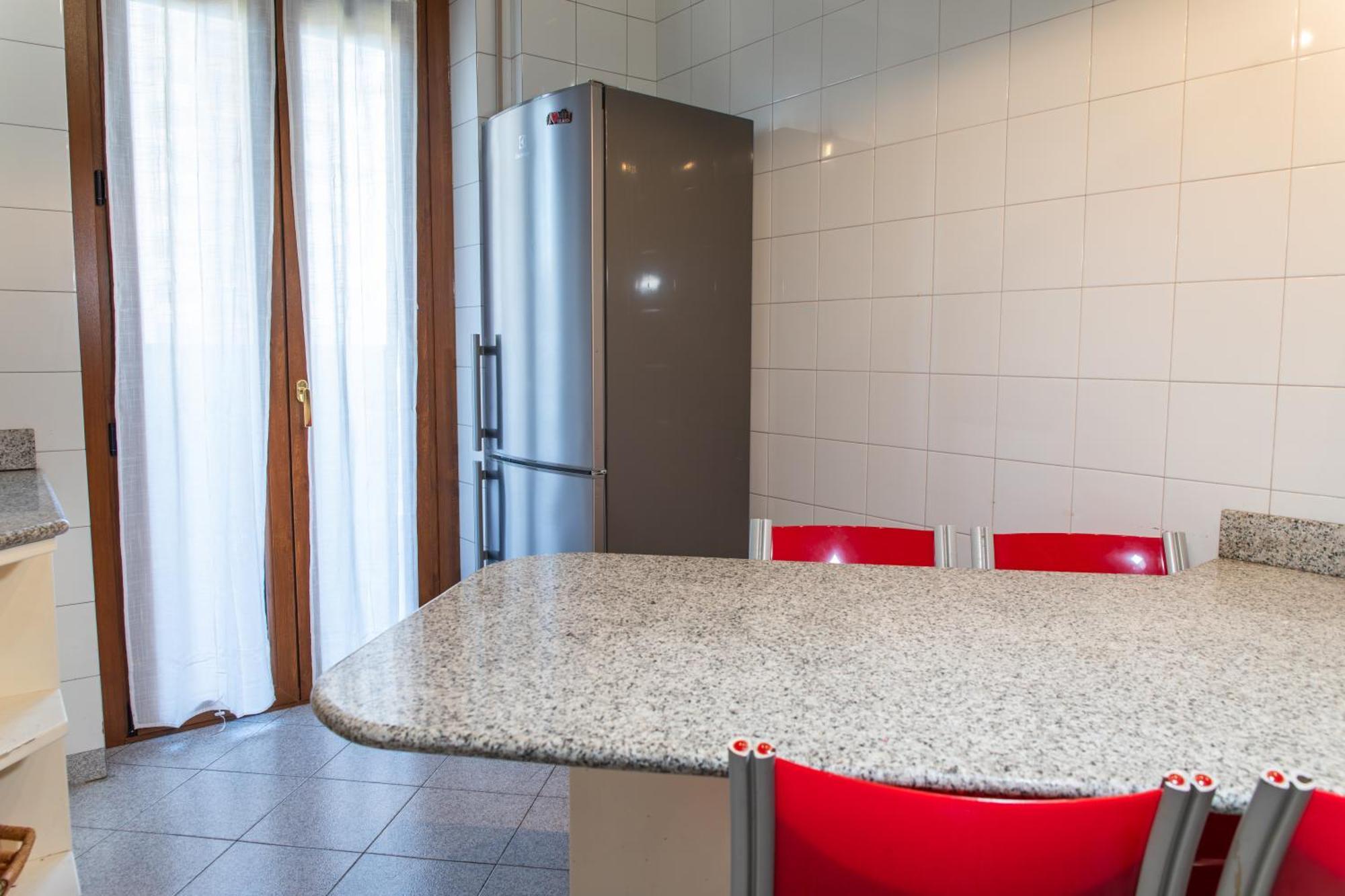 Ampio Con Terrazzo, 3 E 2 Bagni A 2 Passi Dalla Metro Apartamento *
