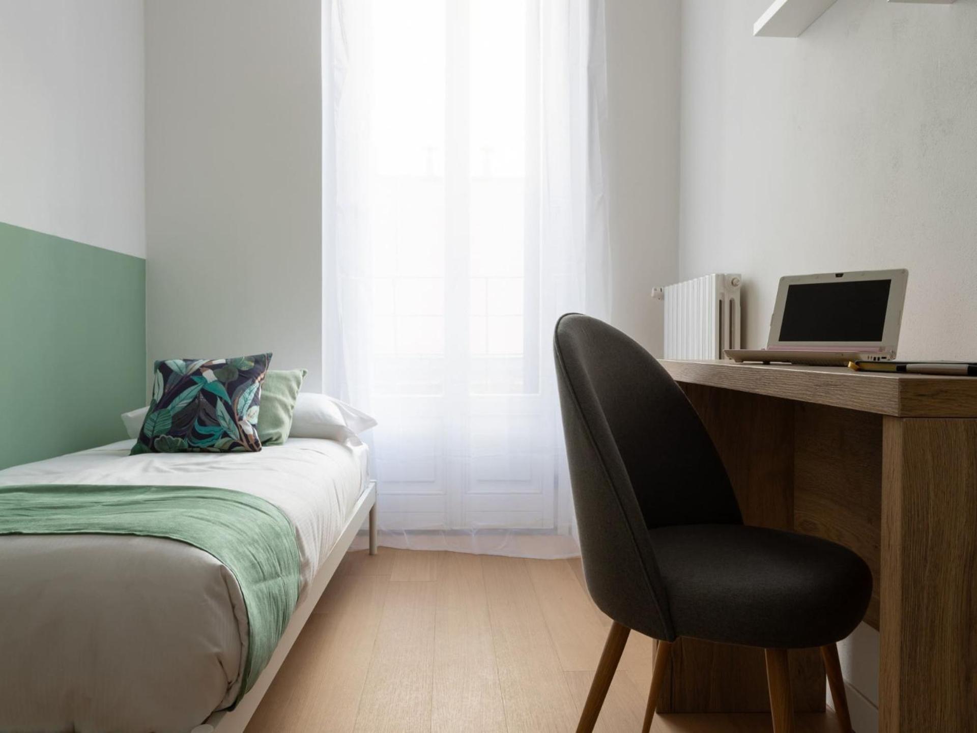 The Rent - Two-bedroom In Navigli Area * Milano