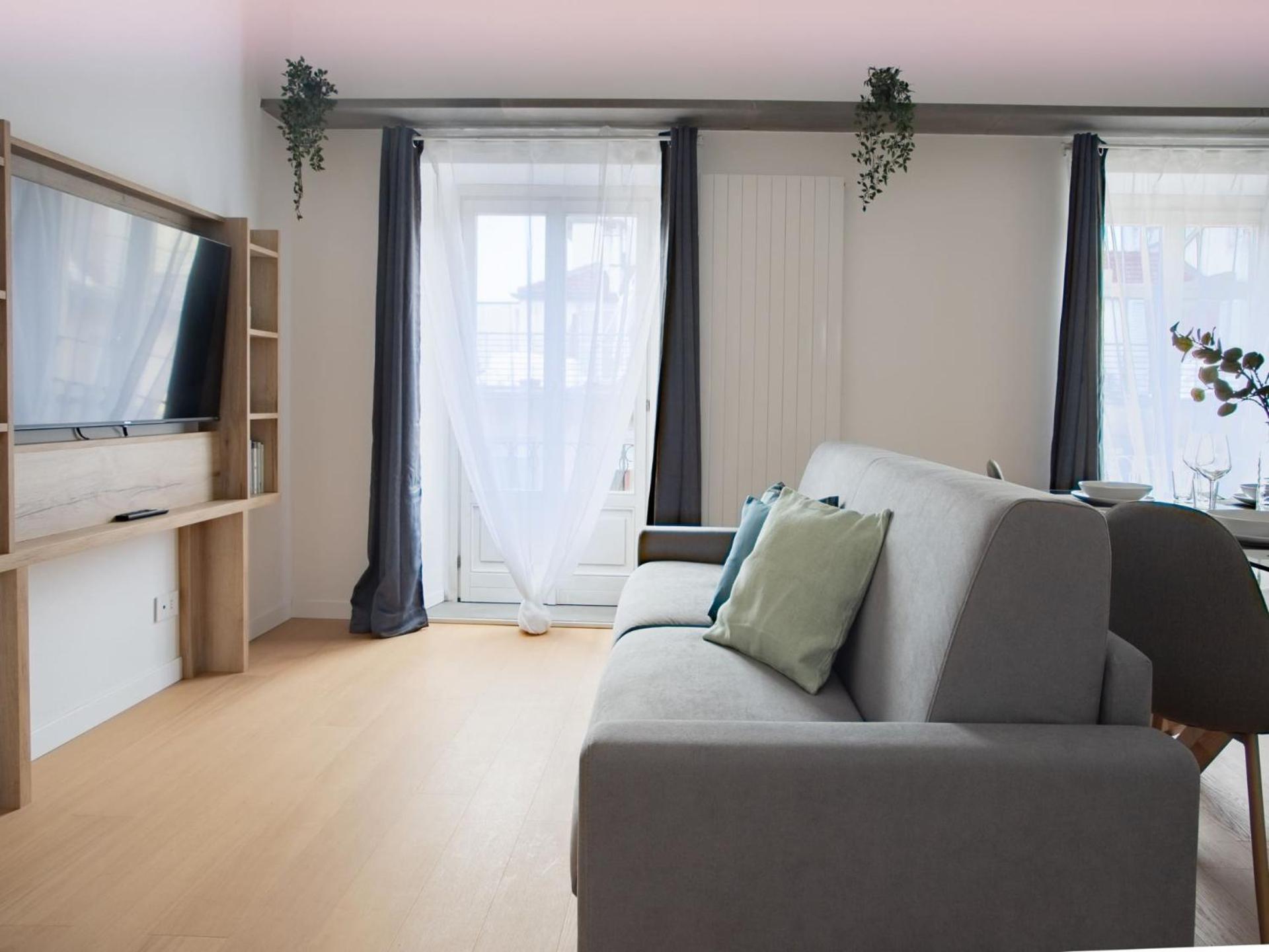 The Rent - Two-bedroom In Navigli Area