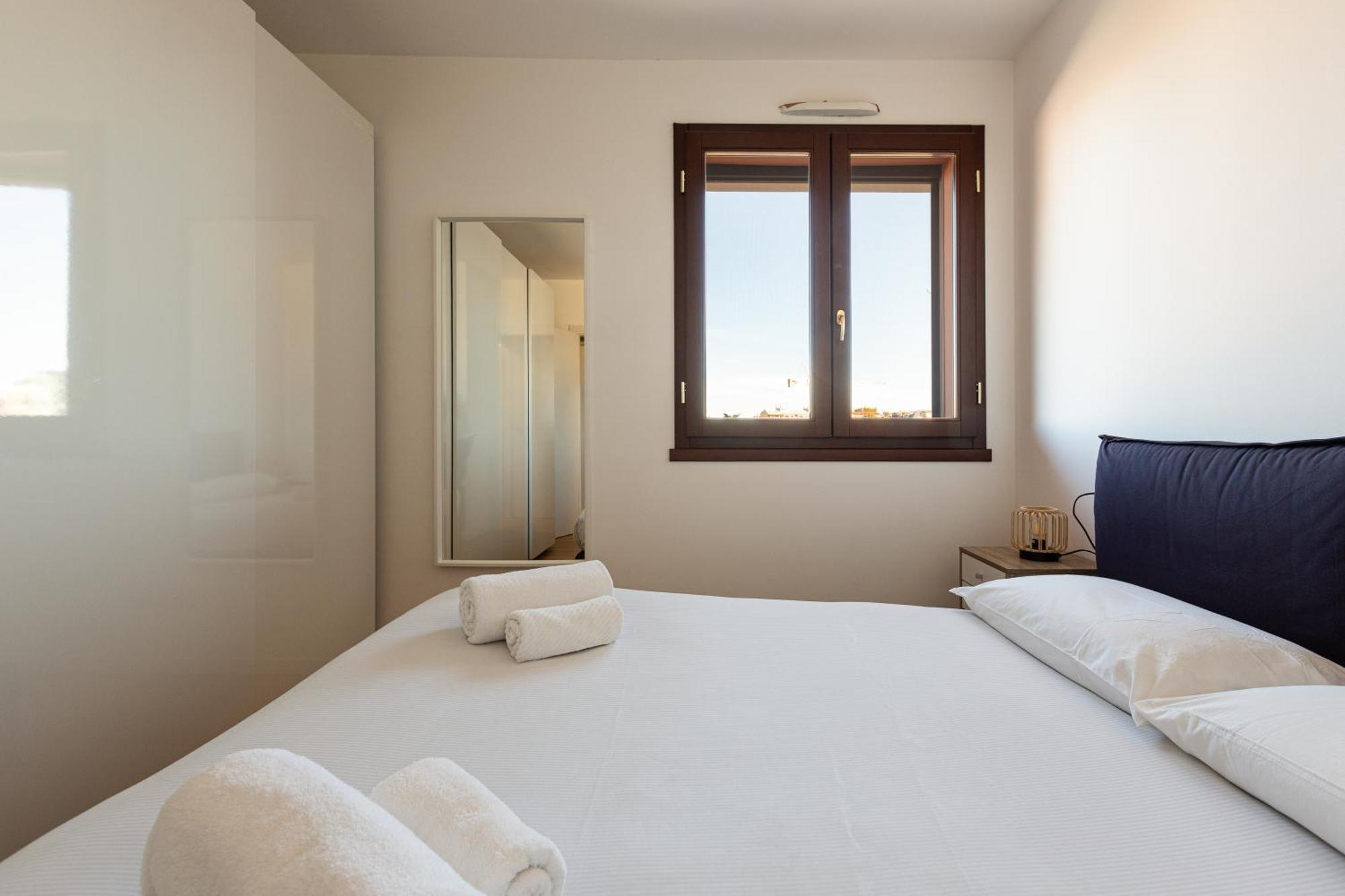 Apartment Sweet - With Balcony