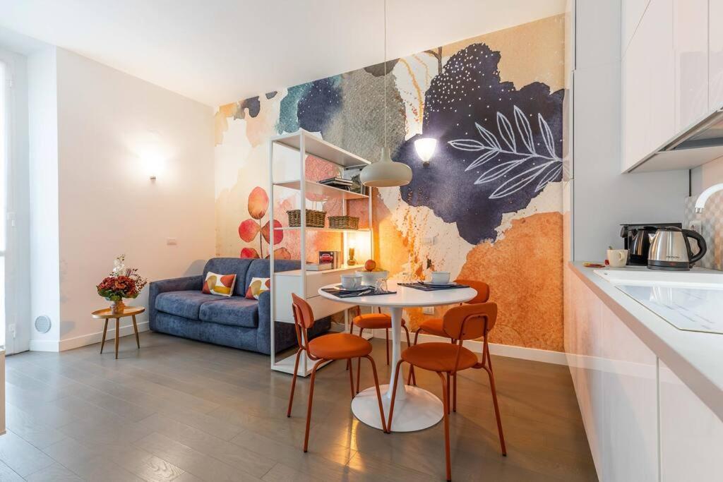 Central Station & Shuttle Airport Stop 2' Walk * Milan