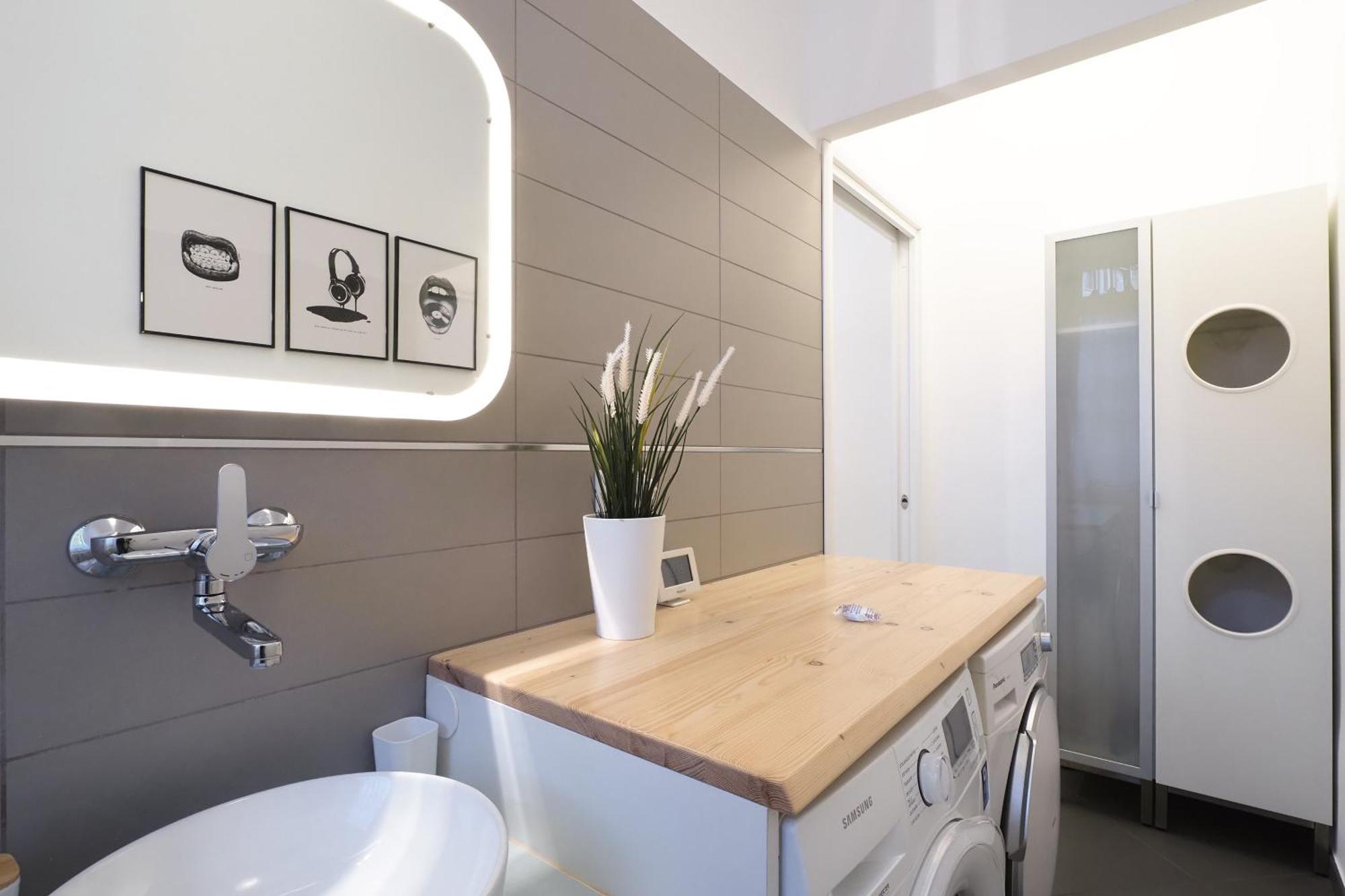 Mila Lux Lodi Milan