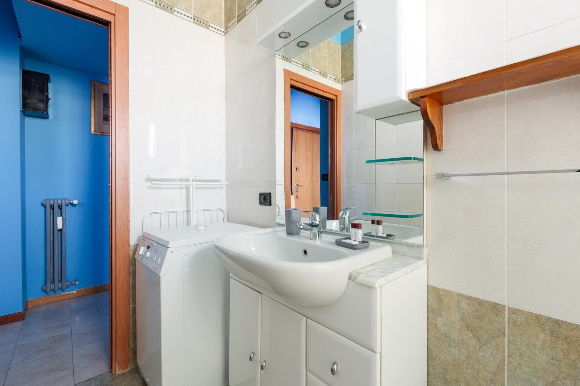 Apartamento Roomy With Balcony!