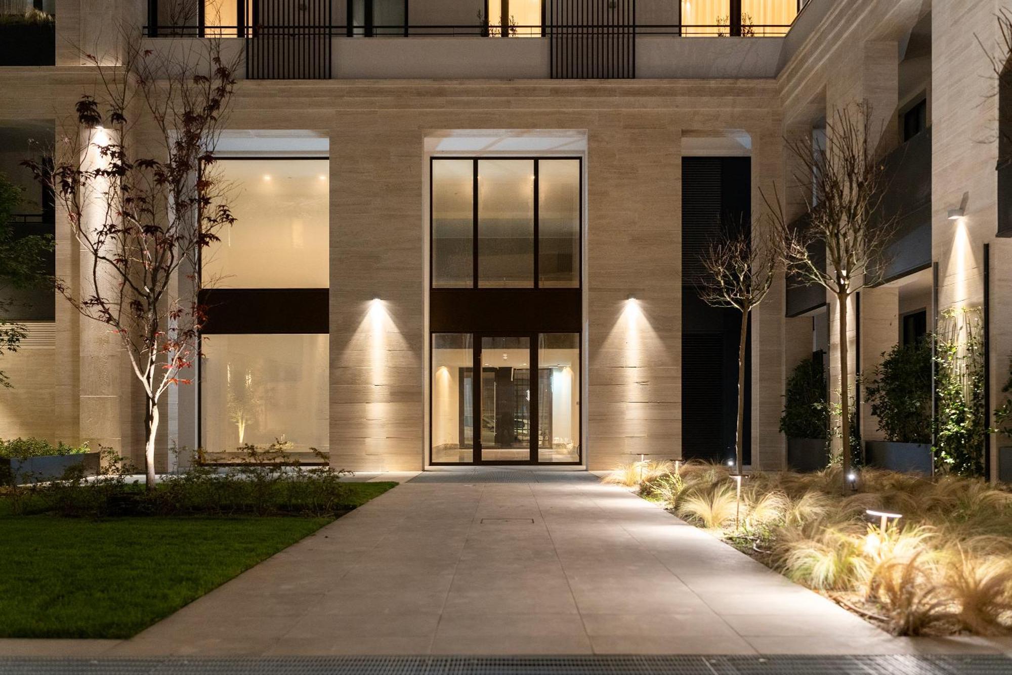 Santa Tecla Living Washington Building * Milano