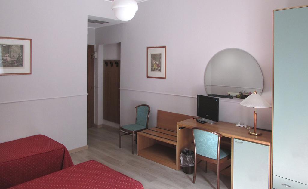 Johnny Hotel Milan
