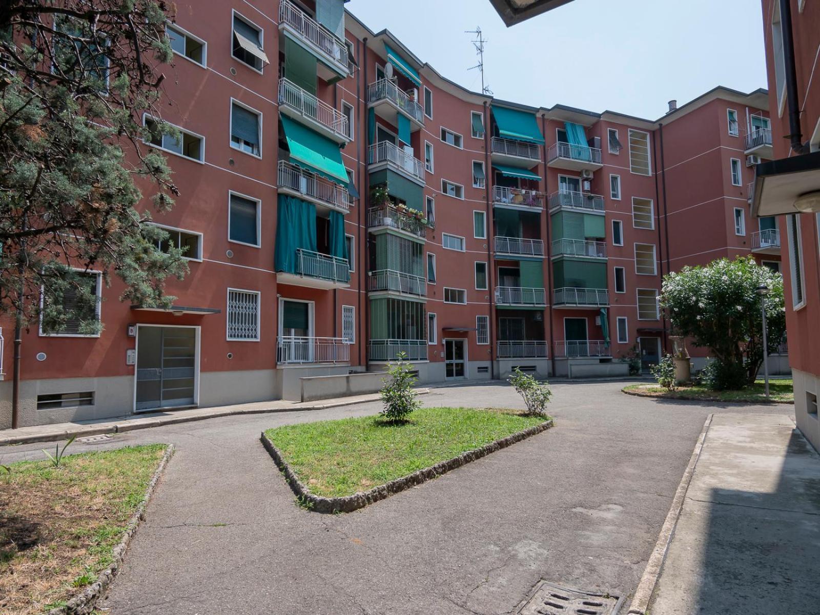 Raffinato Ed Elegante Bilocale - Lorenteggio Metropolitana M4 *