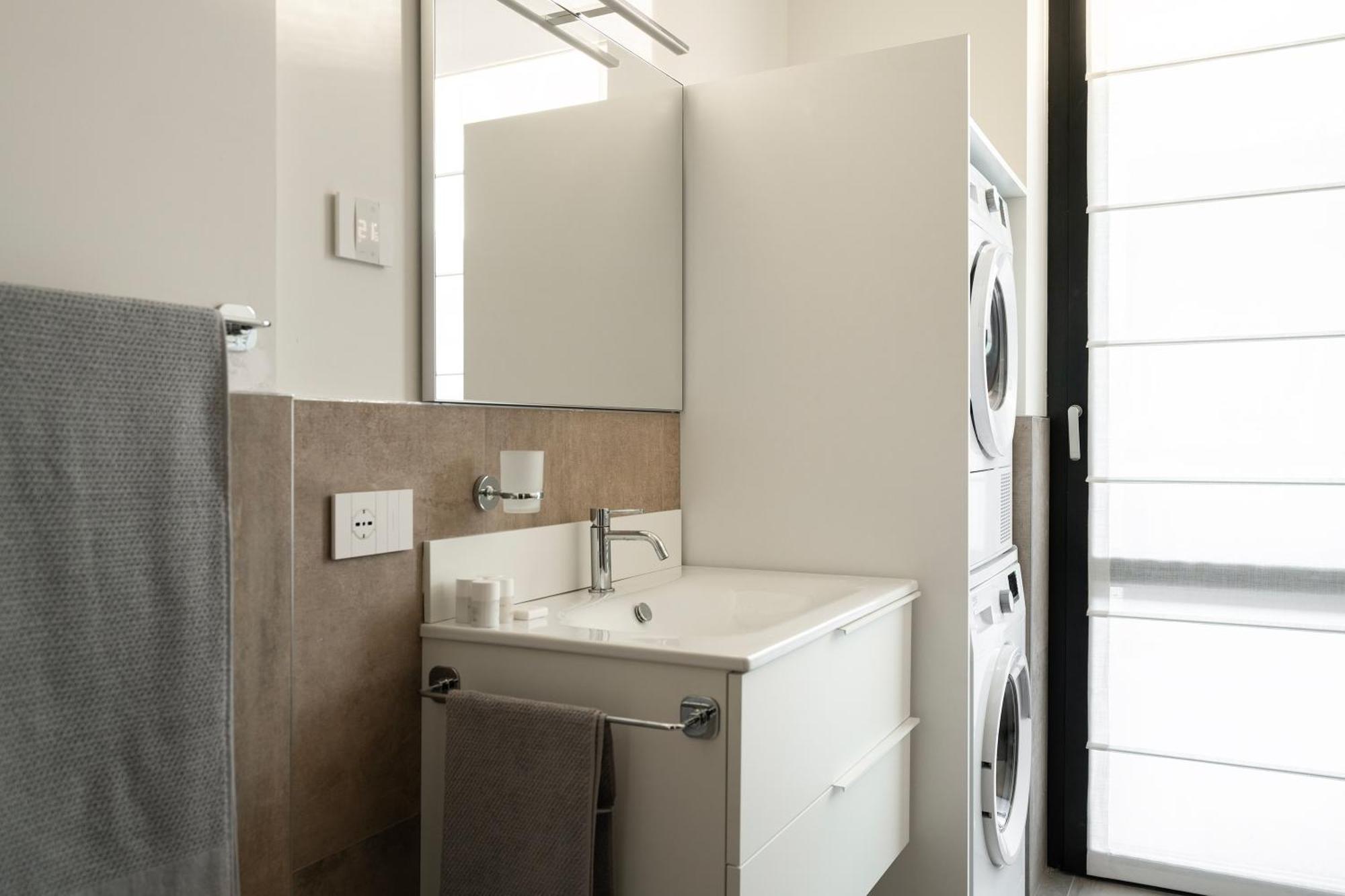 Santa Tecla Living Washington Building * Milano