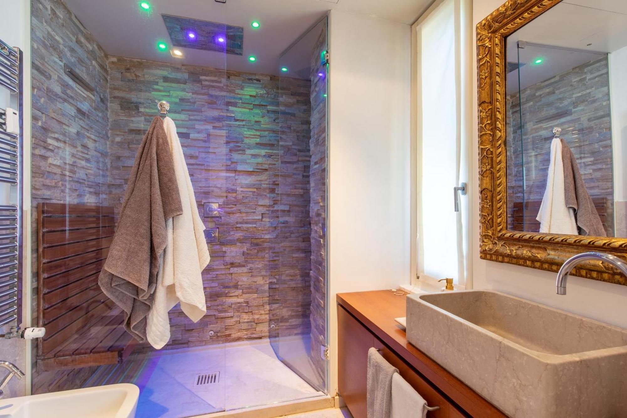 Porta Venezia- Design Apartment, 2-bedrooms, Netflix, Wifi Apartamento *