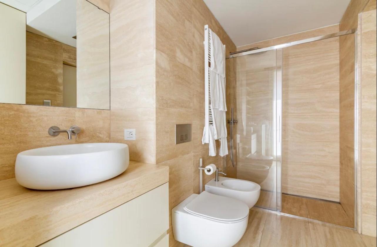 Luxury Apartment *