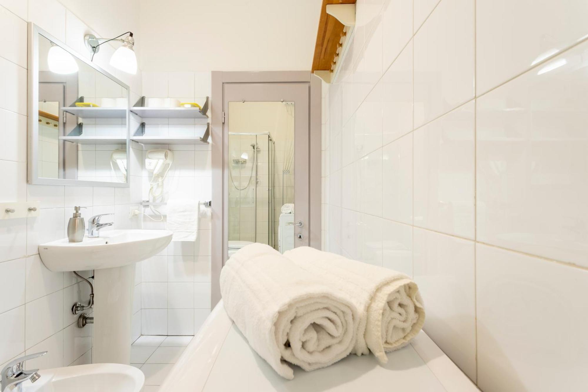 Luna Homes - In Farini Apartment *