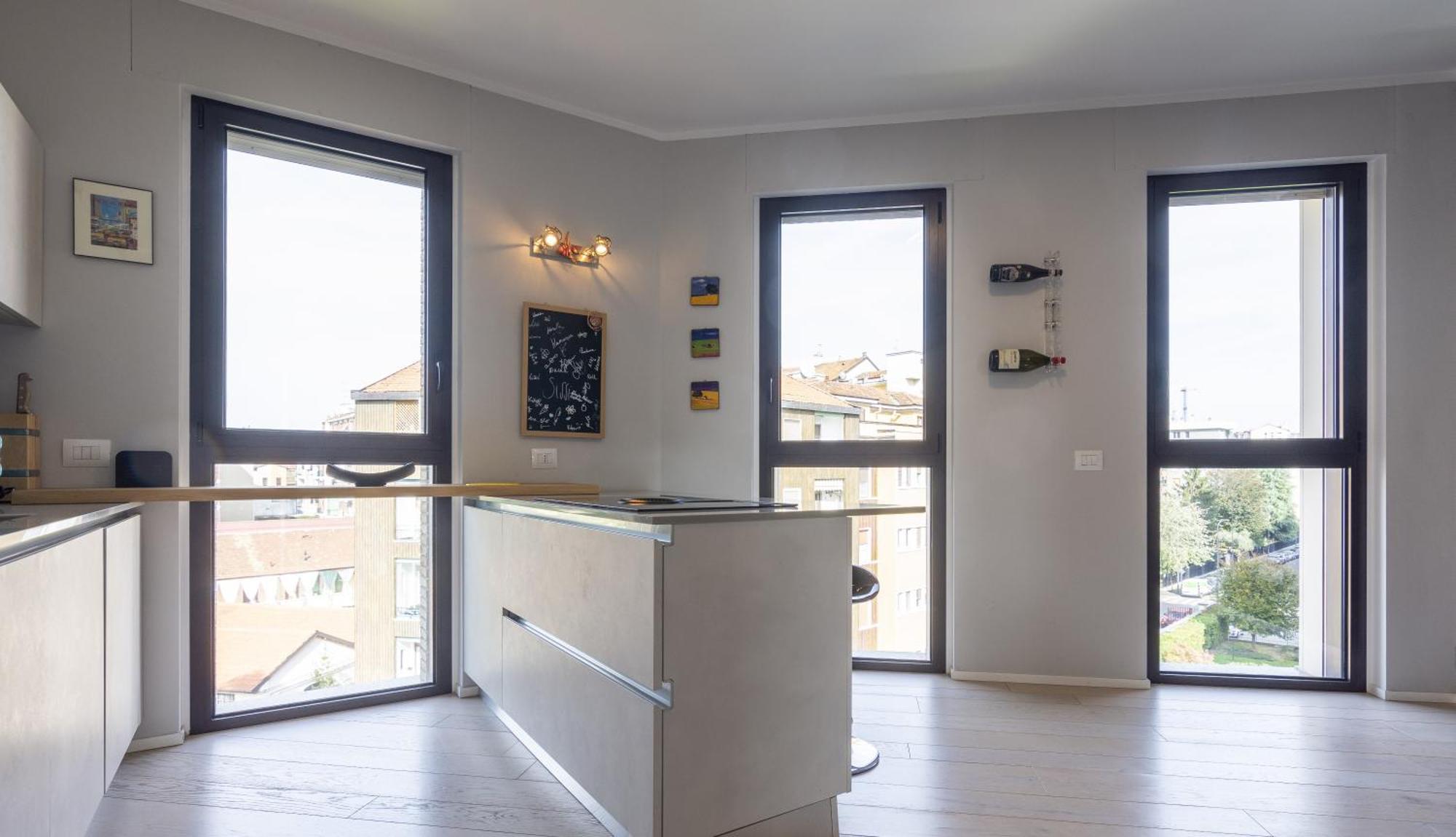Wolvesdensuite Con Terrazzi E Garage Gratuito Appartamento