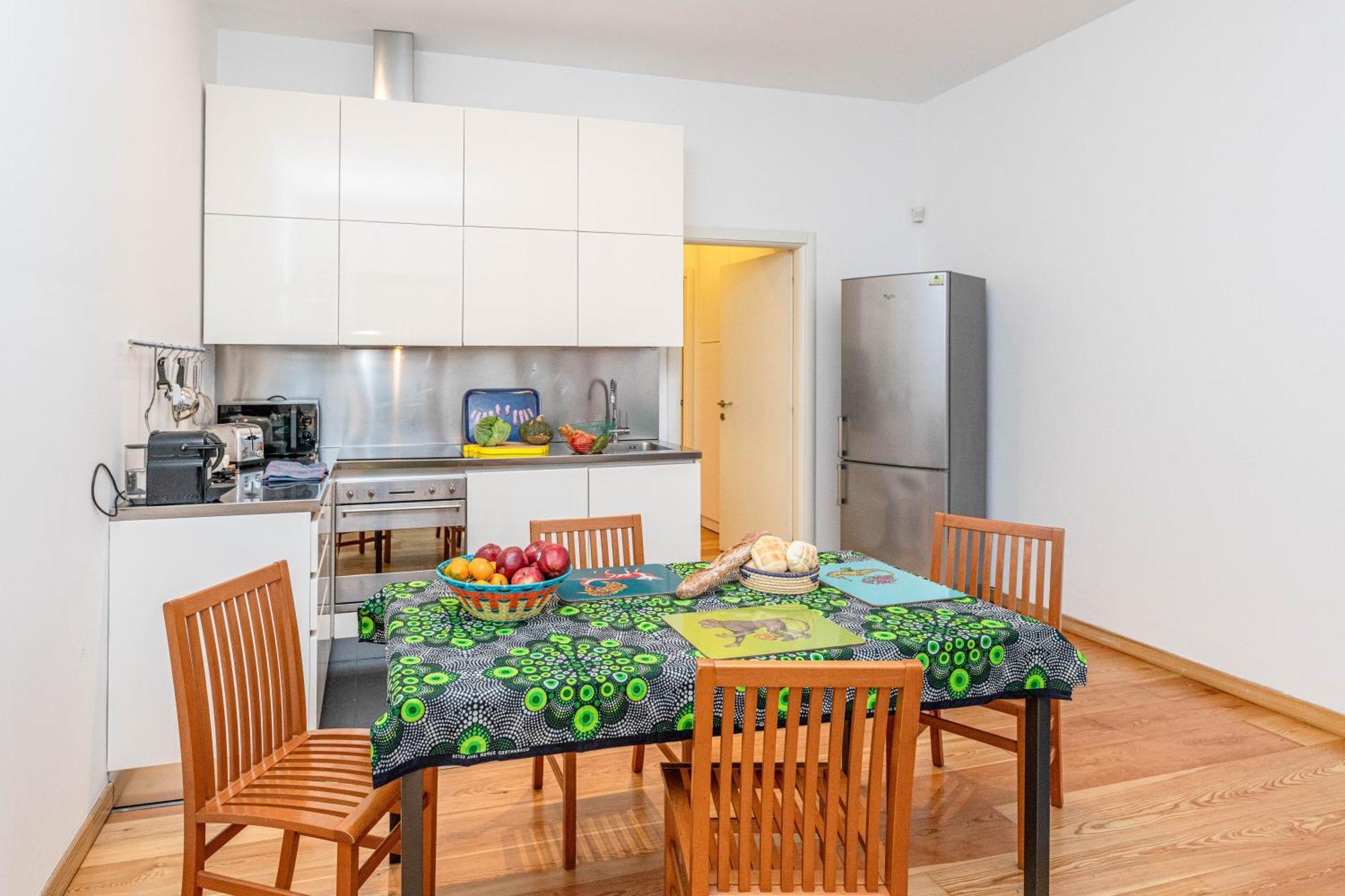 Apartment Quiet House In A Lively Area! *