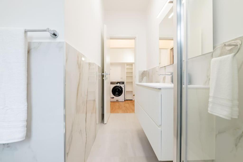 Luxury 1 Bedroom Apartment, Close To San Siro, Fiera And 10 Min Metro To Duomo Apartment