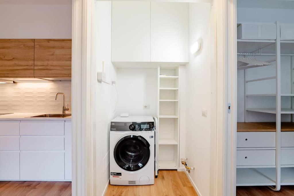 Luxury 1 Bedroom Apartment, Close To San Siro, Fiera And 10 Min Metro To Duomo