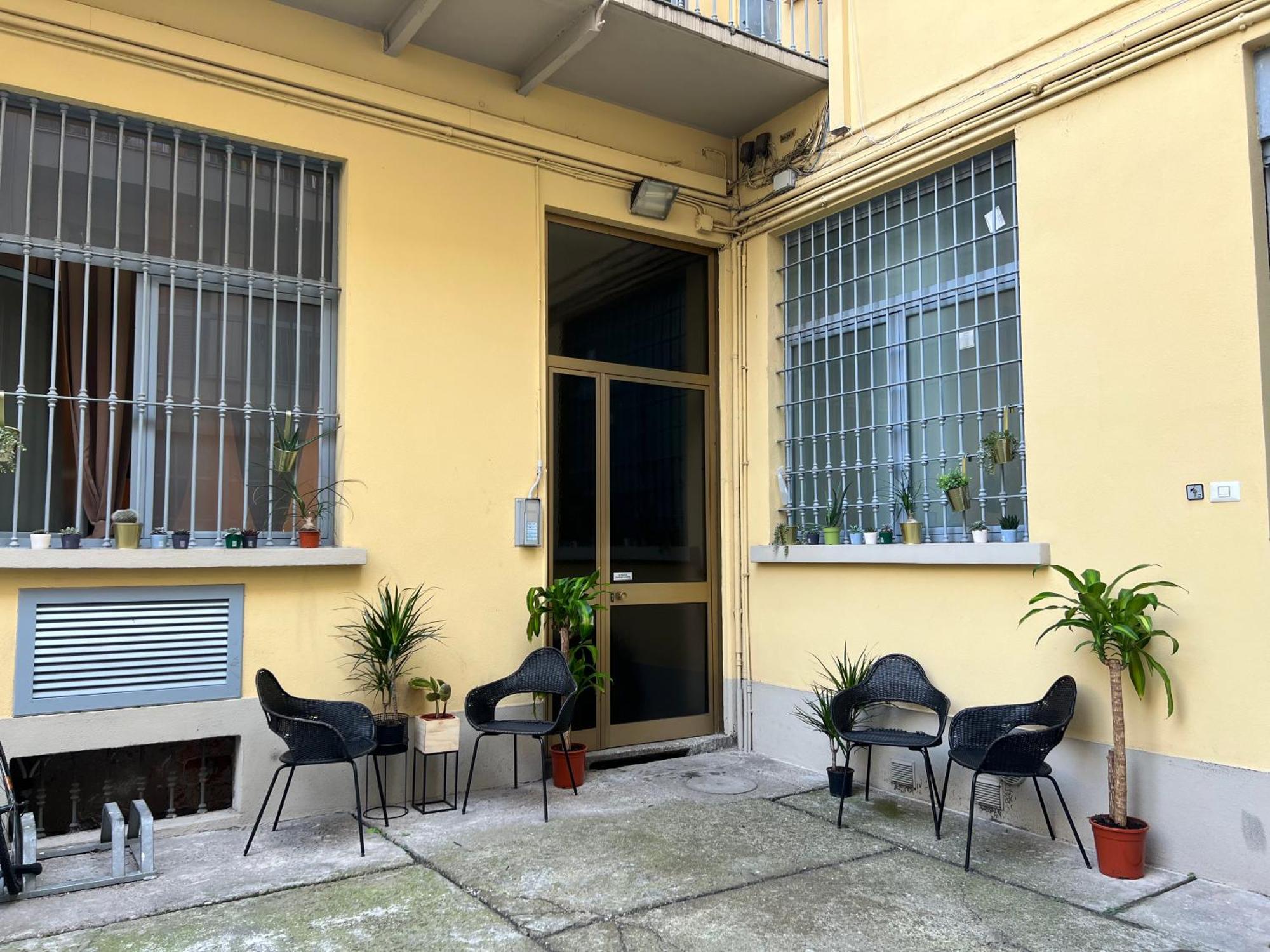 Regina In Porta Romana 3 - Sky Tv, Wifi & Breakfast Box *