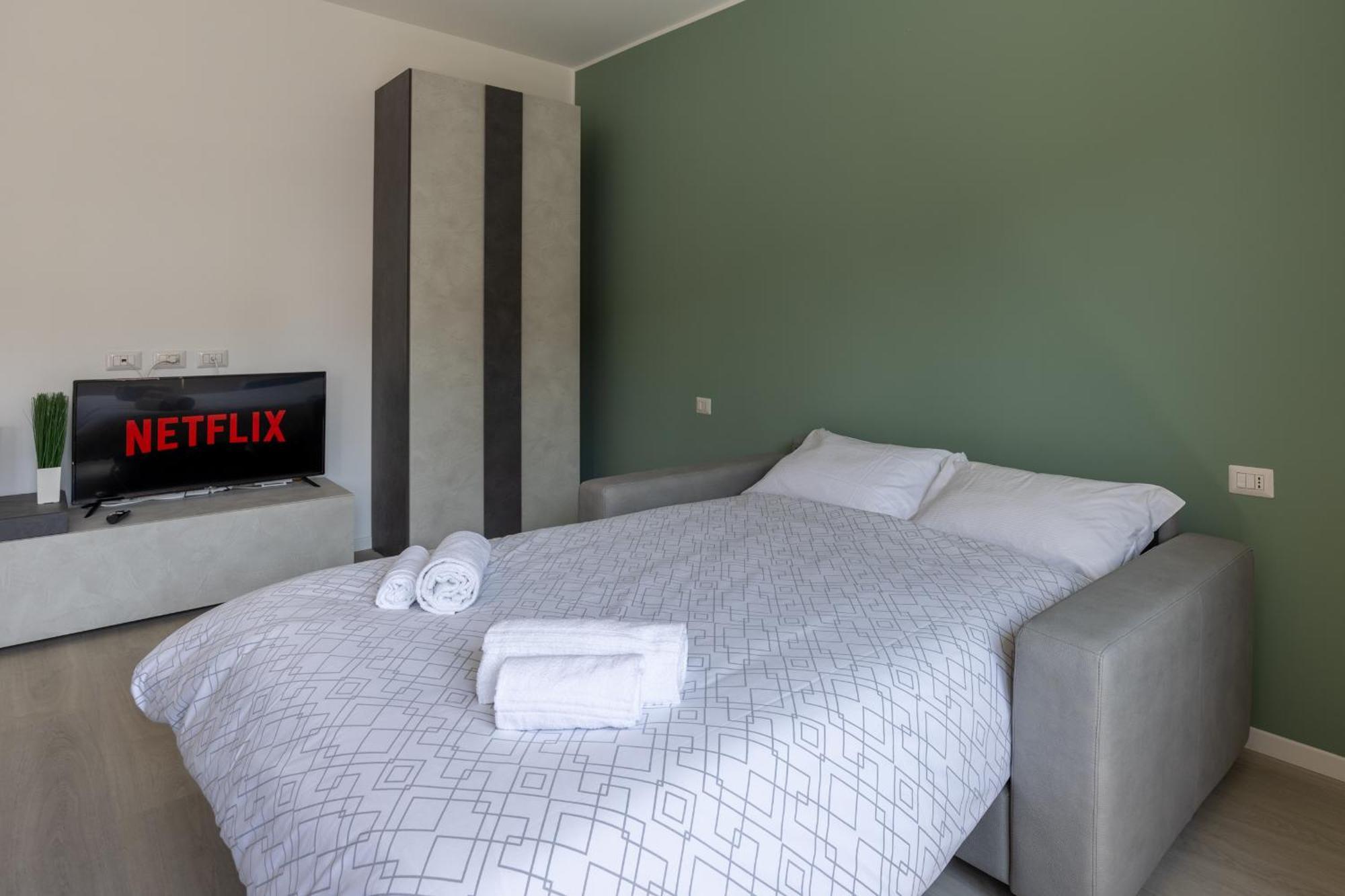 Apartment Duomo - 6 Stops From Duomo, 5min From Station, Ac, Netflix, Milan