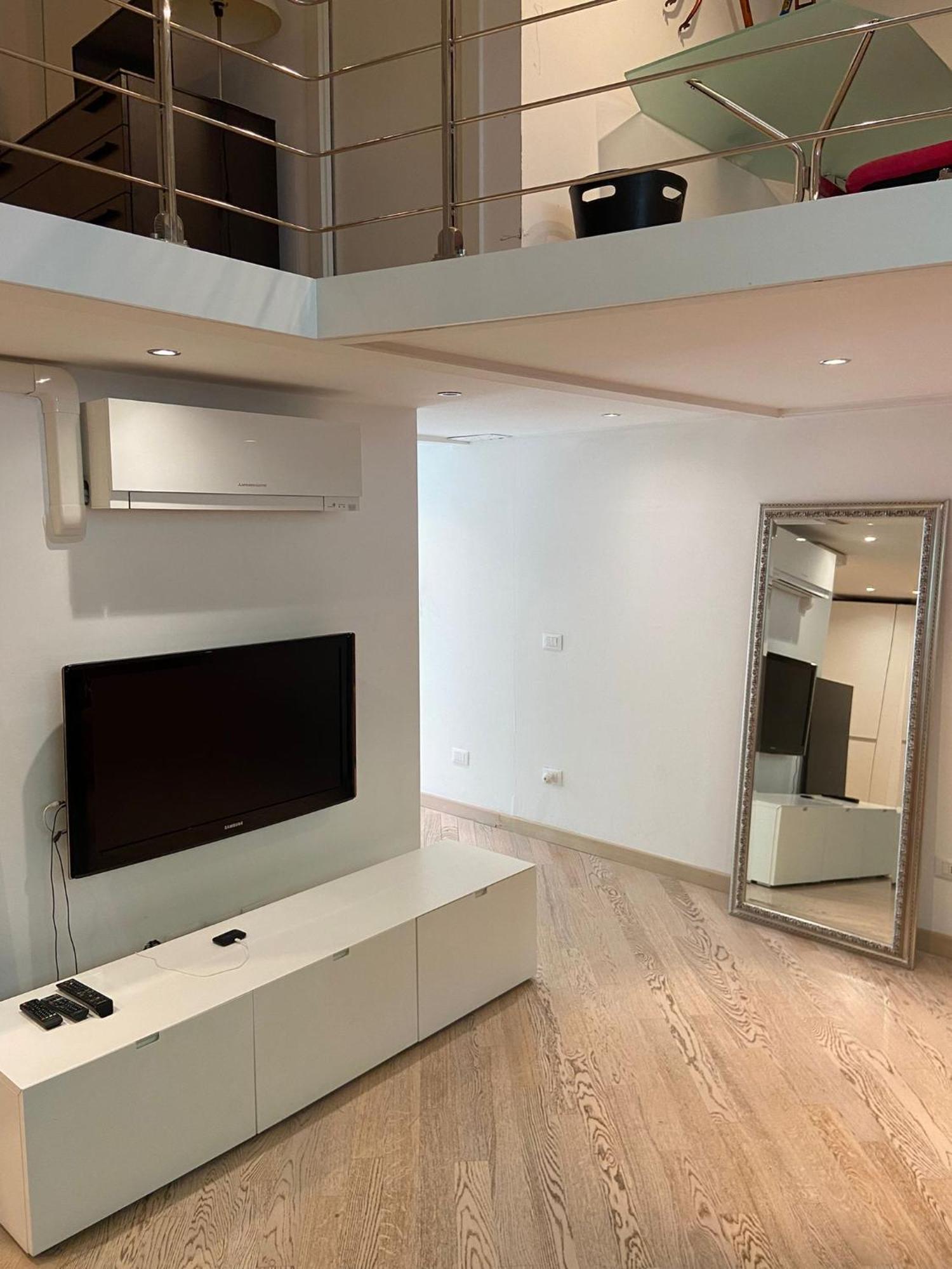 Regina In Pezzotti - Parking Car Apartment Milan