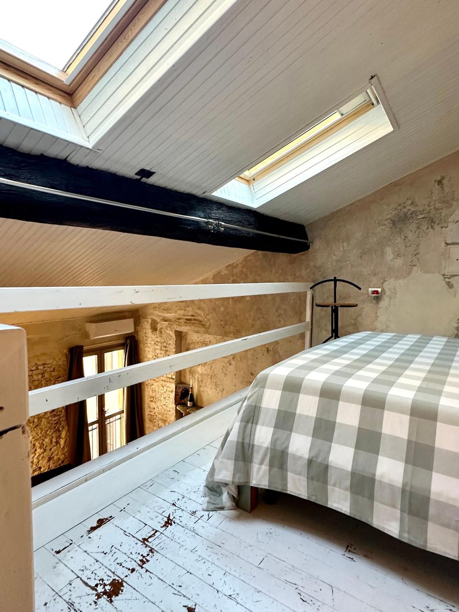Charming And Design Attic Loft In Coolest Area Navigli Ticinese