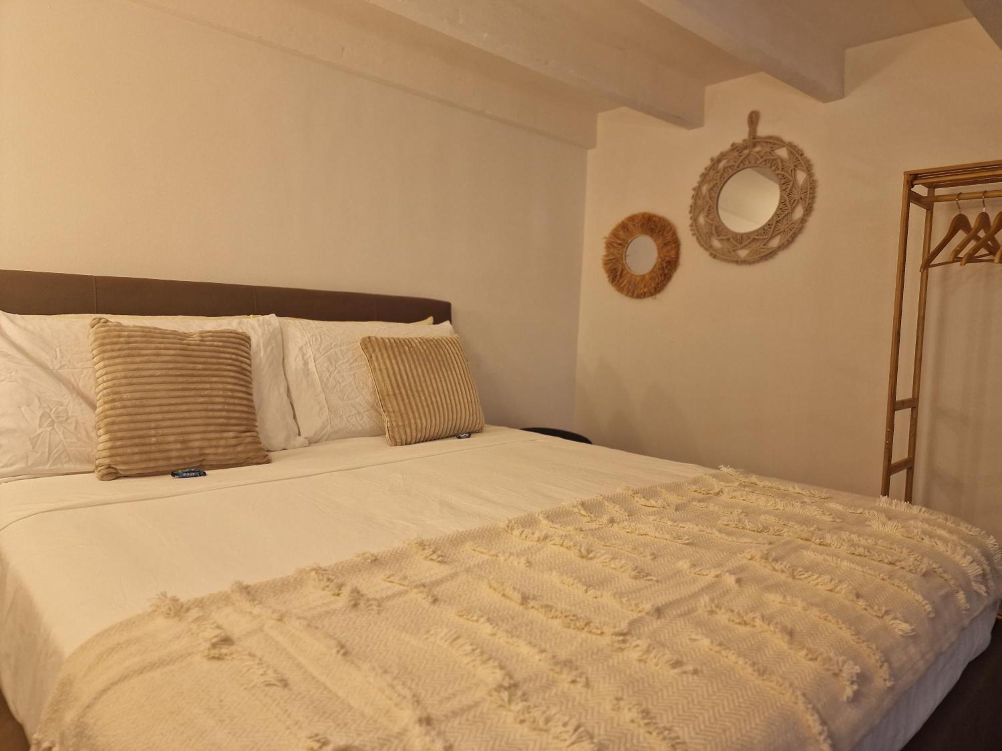 Regina In Porta Romana 3 - Sky Tv, Wifi & Breakfast Box