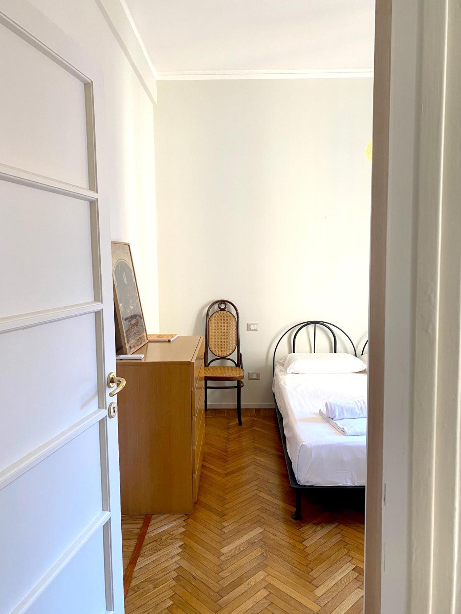 Kibilu - Via Braga - Stazione * Milan