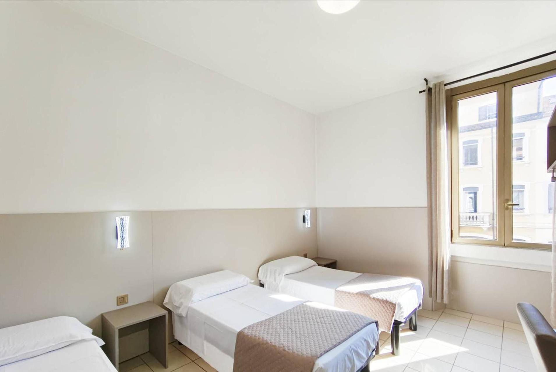 Hotel Mondial 2*