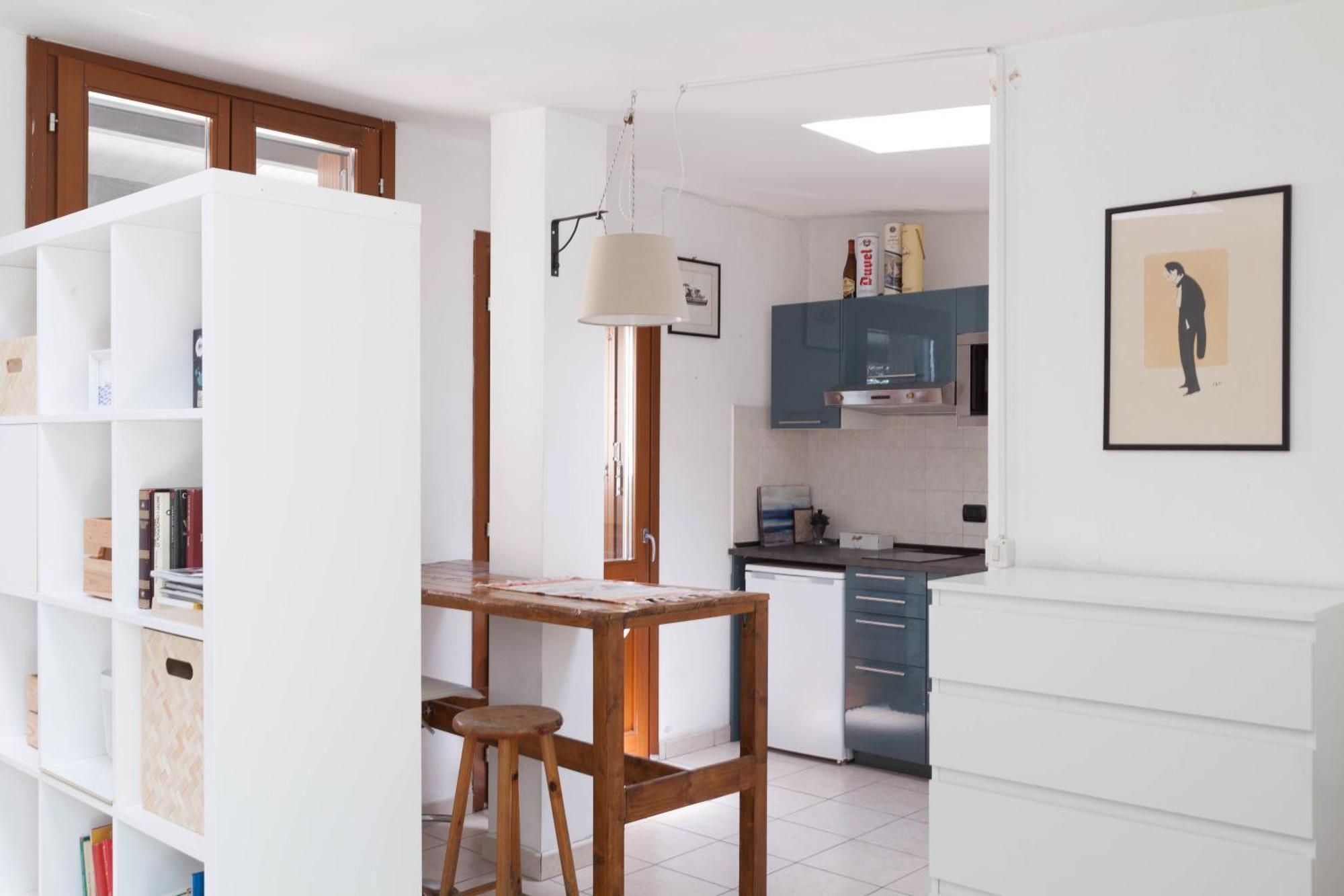 Apartment Terrace Close To Metro Station Milan