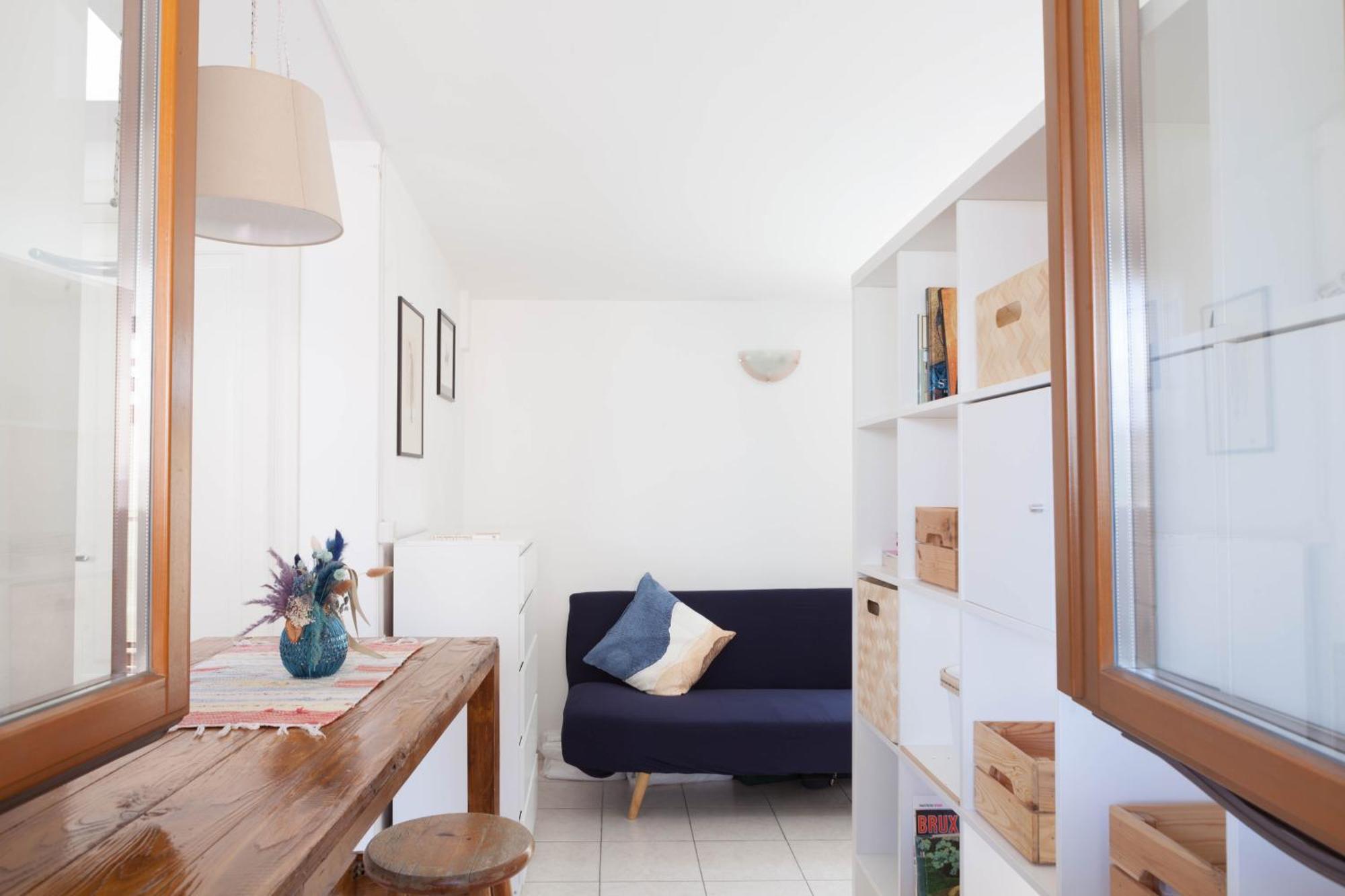 Apartment Terrace Close To Metro Station Milan