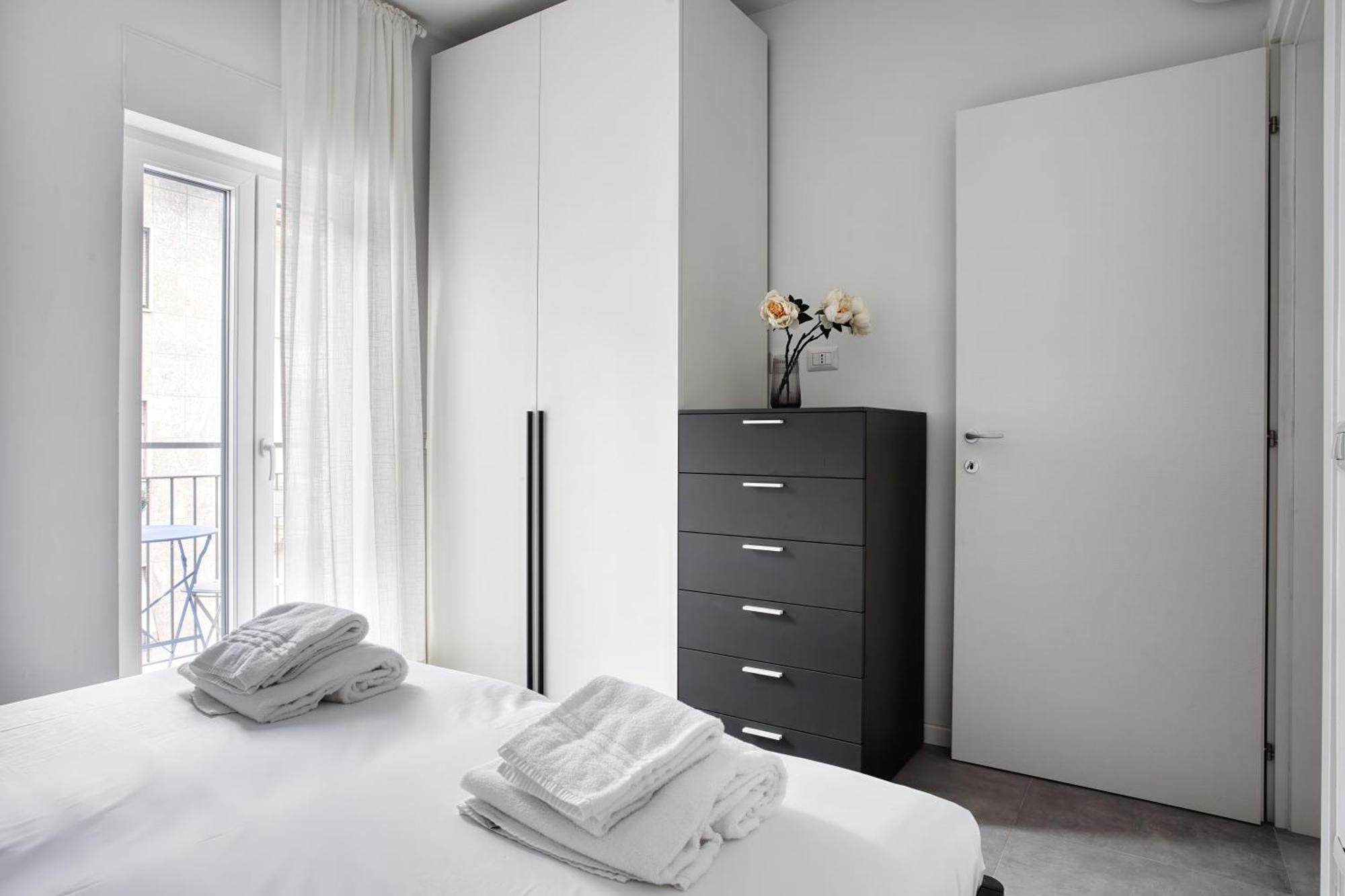 Sleek Abode In Maciachini Milan