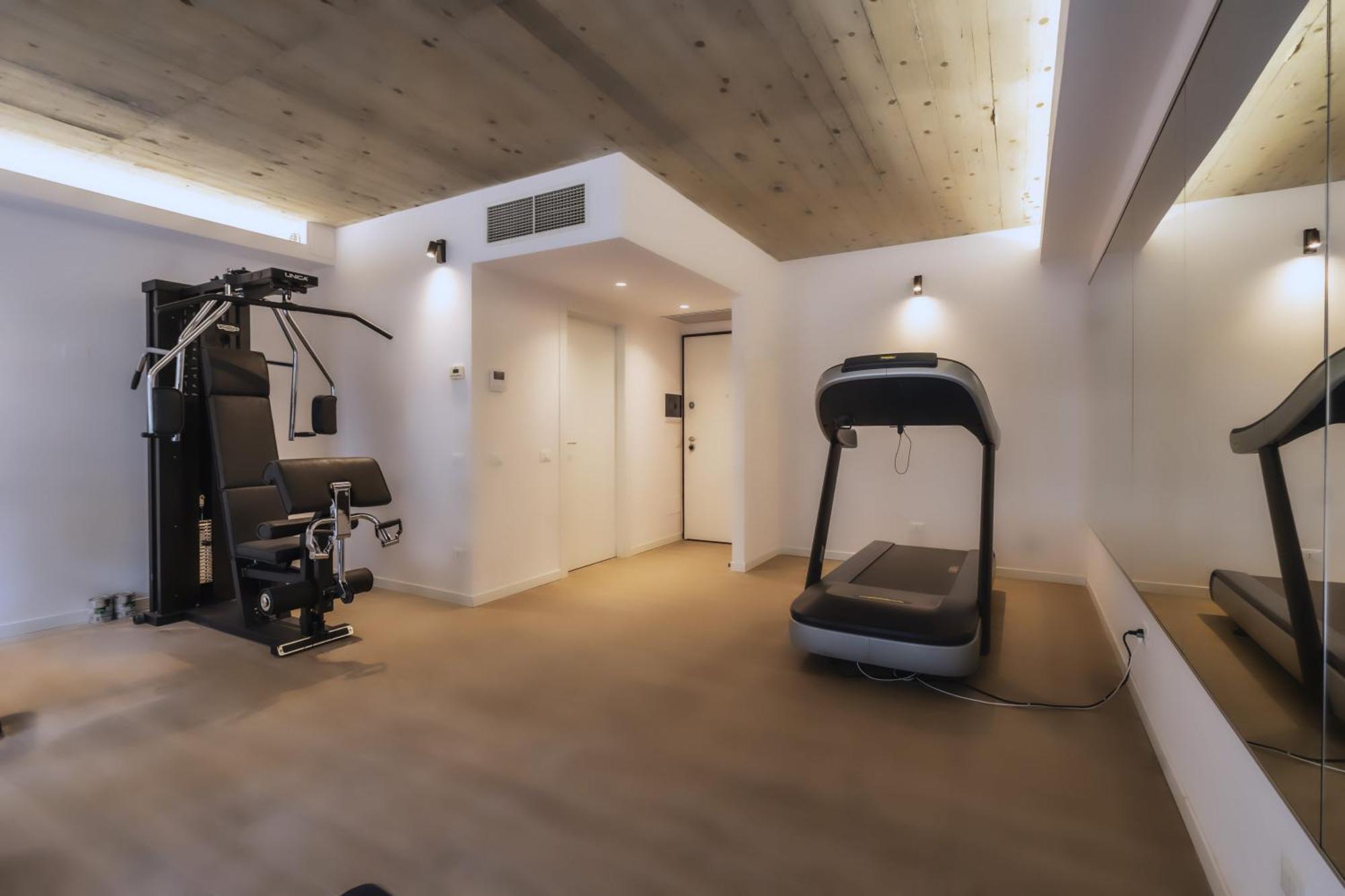 Free Parking - Duomo Centro Modern - Private Gym - Metro Apartment