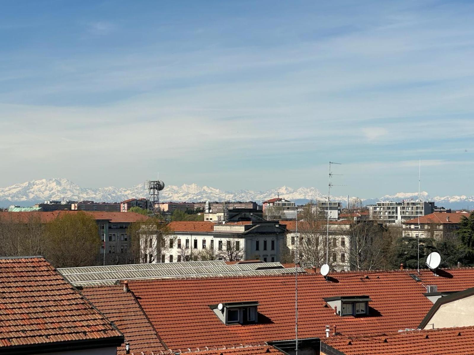 Spacious Penthouse With Panoramic Terrace - 20 Minutes From Duomo Apartamento Milão