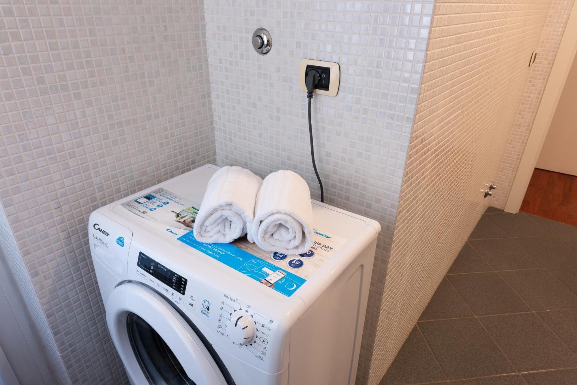 Daniele Flat - Free Wi-fi & M4 Metro Mi Apartment *