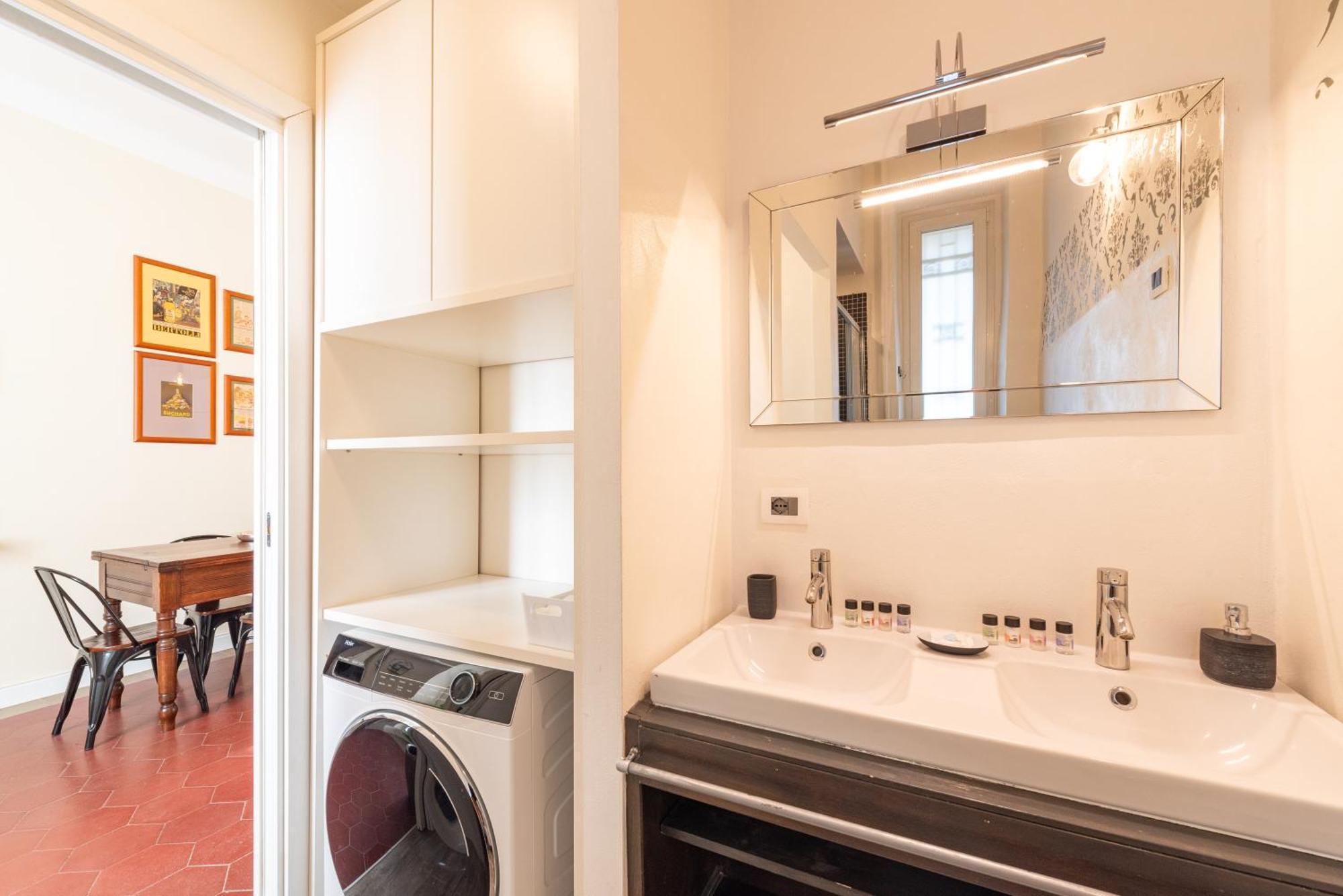 10' Duomo & Station Large Apartment Milan