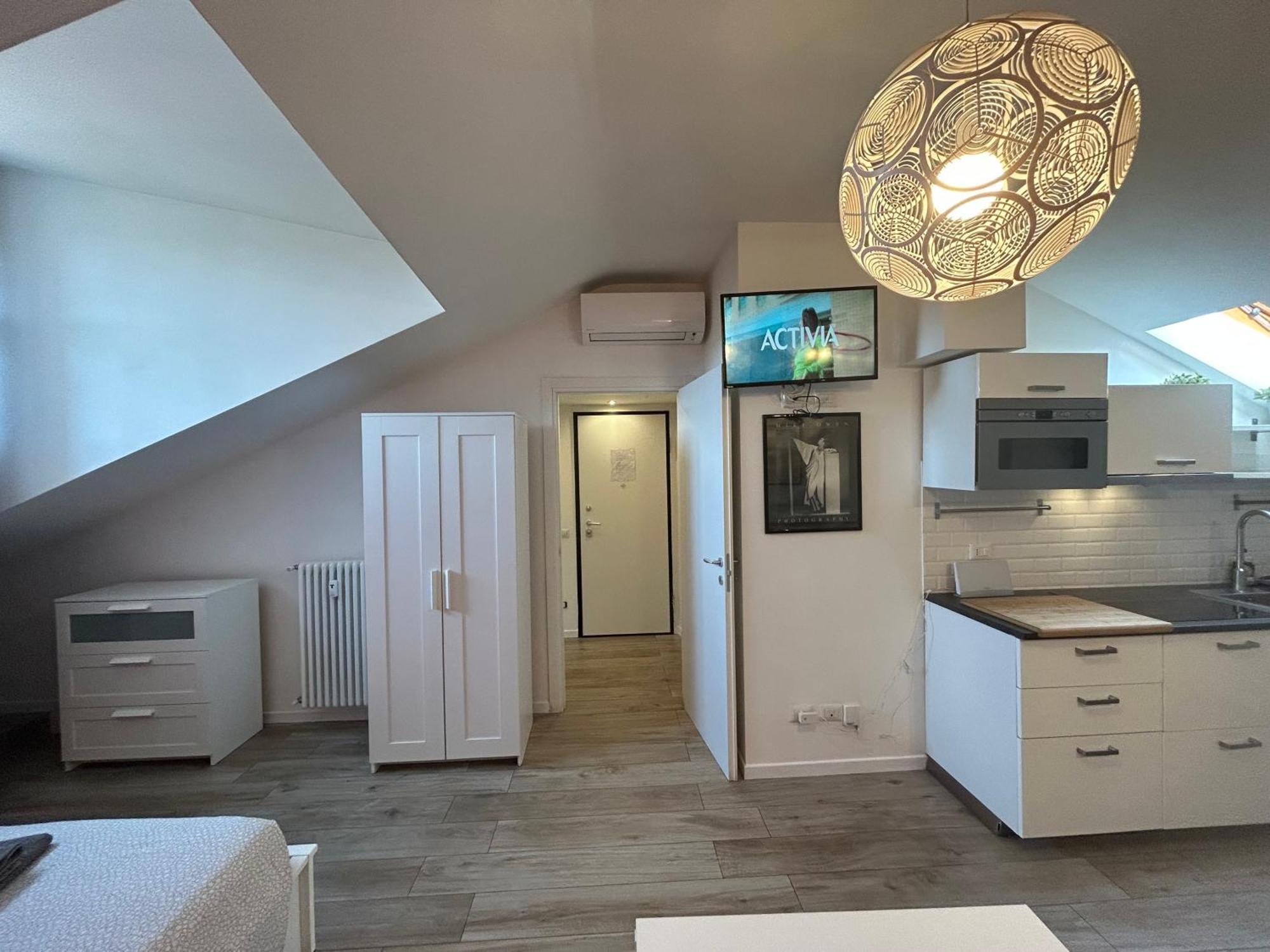 Apartment Mansarda Open Space Vicino Zona Isola Milan