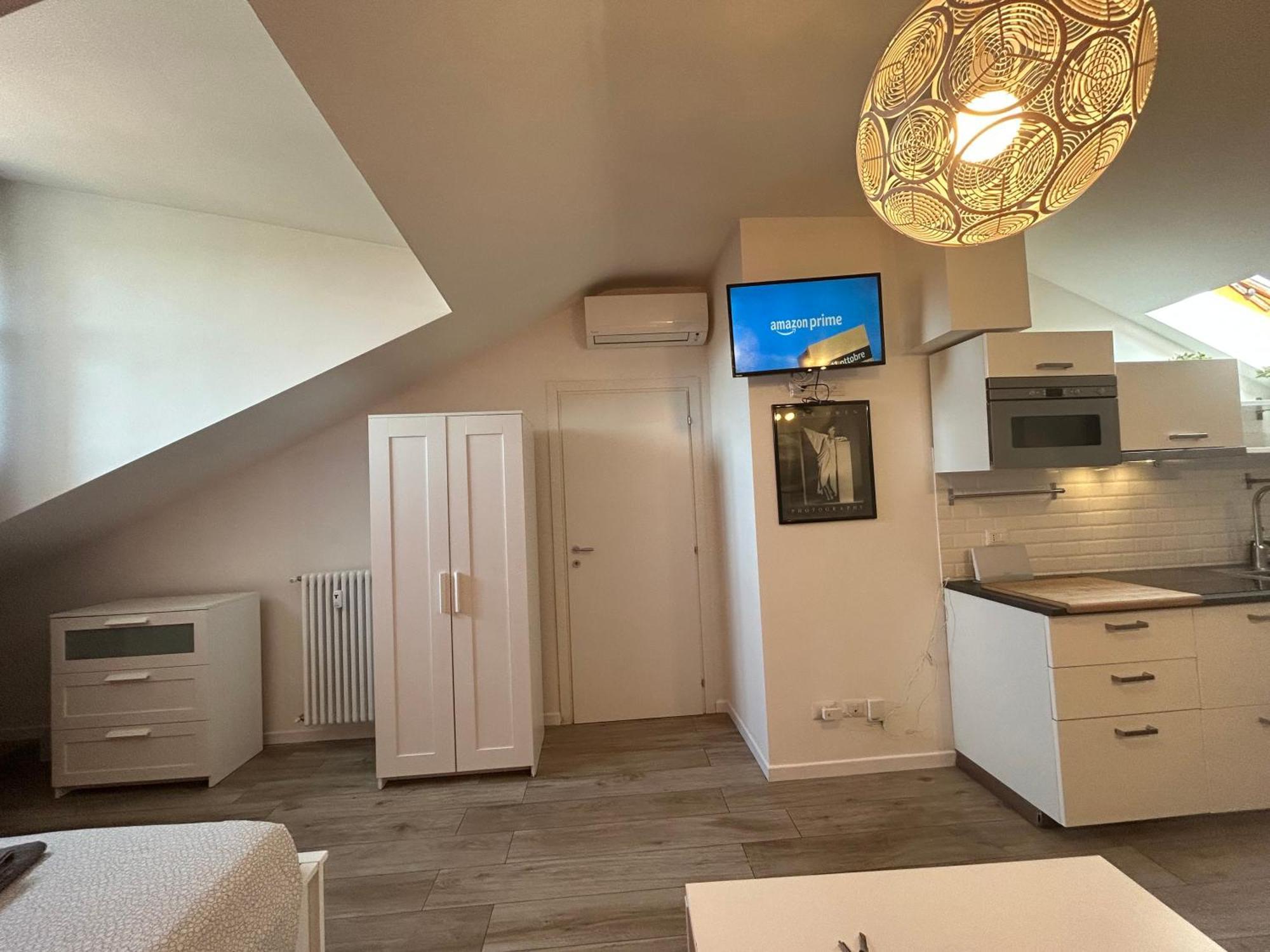 Apartment Mansarda Open Space Vicino Zona Isola Milan