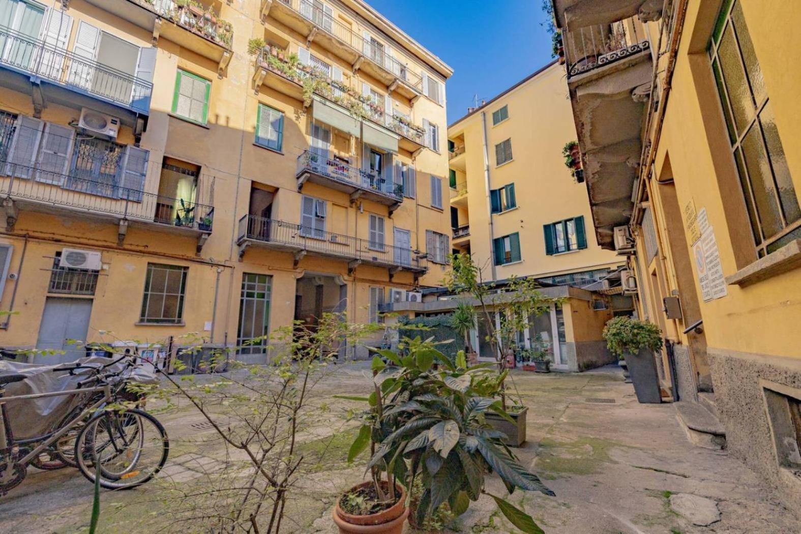 Cozy Near Bocconi Apartment Milan