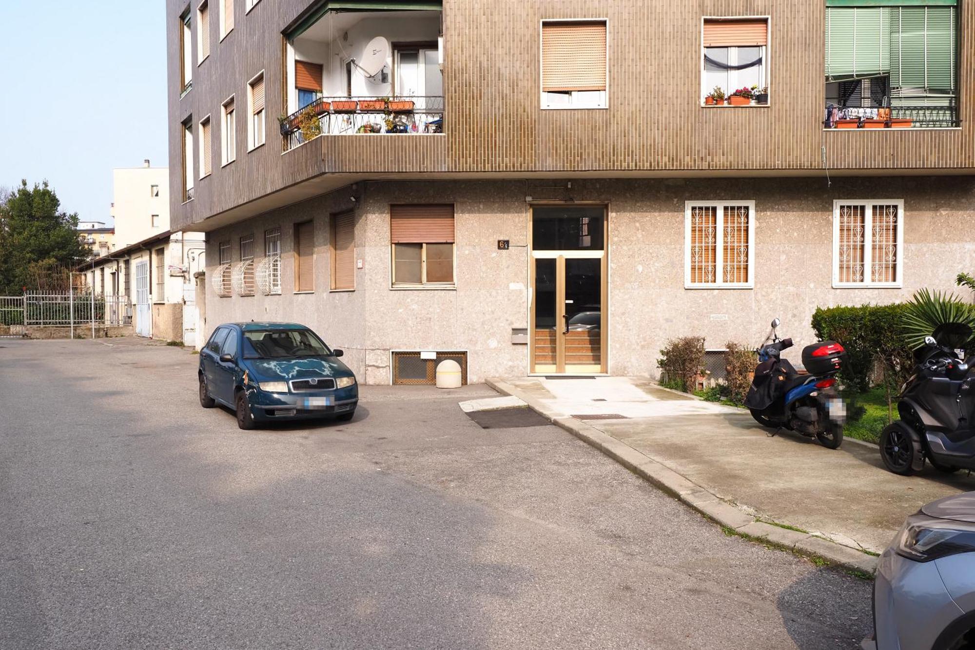 Bonomelli Con Posto Auto Fondazione Prada Milan